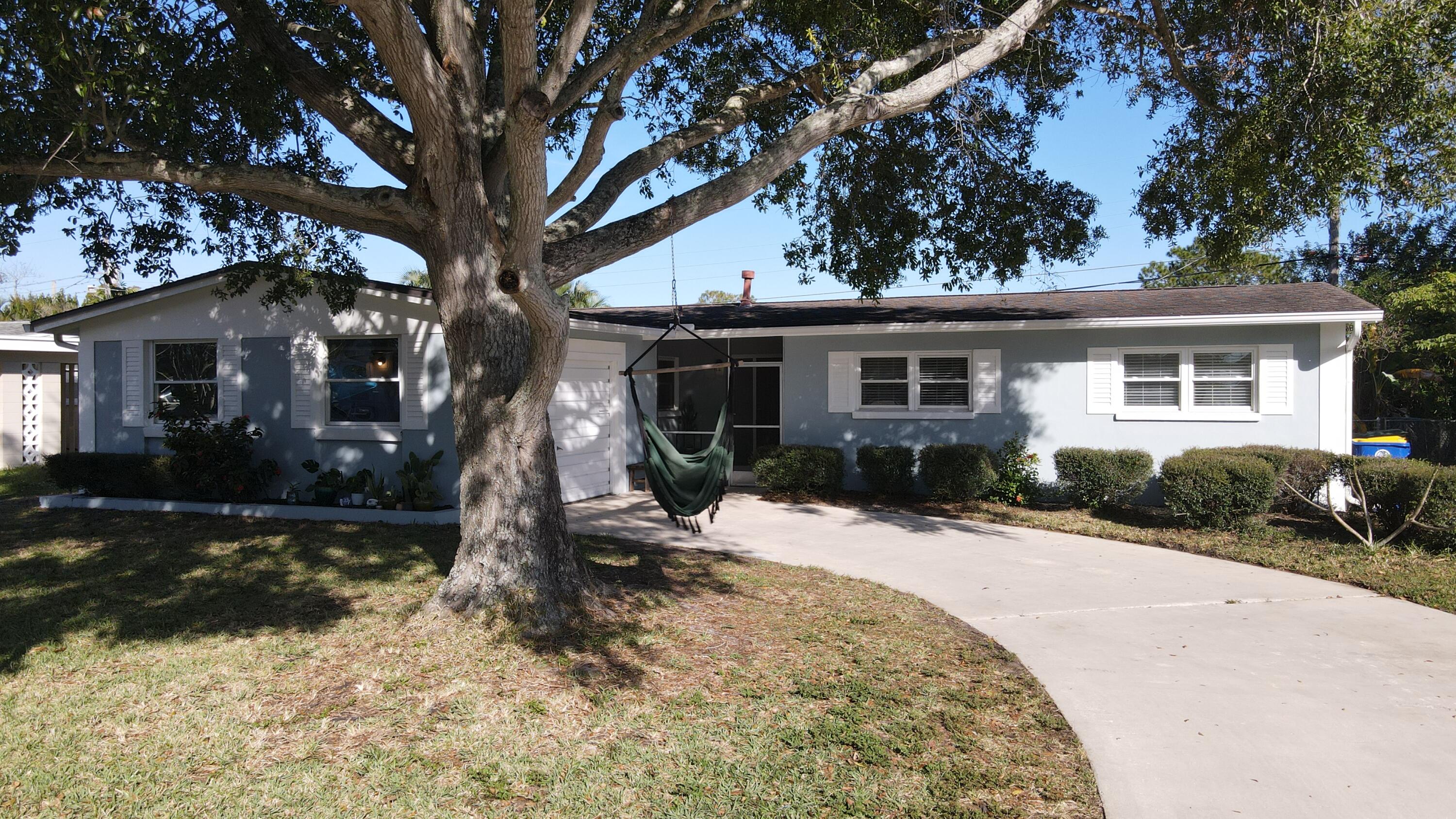 986 Palmer Street