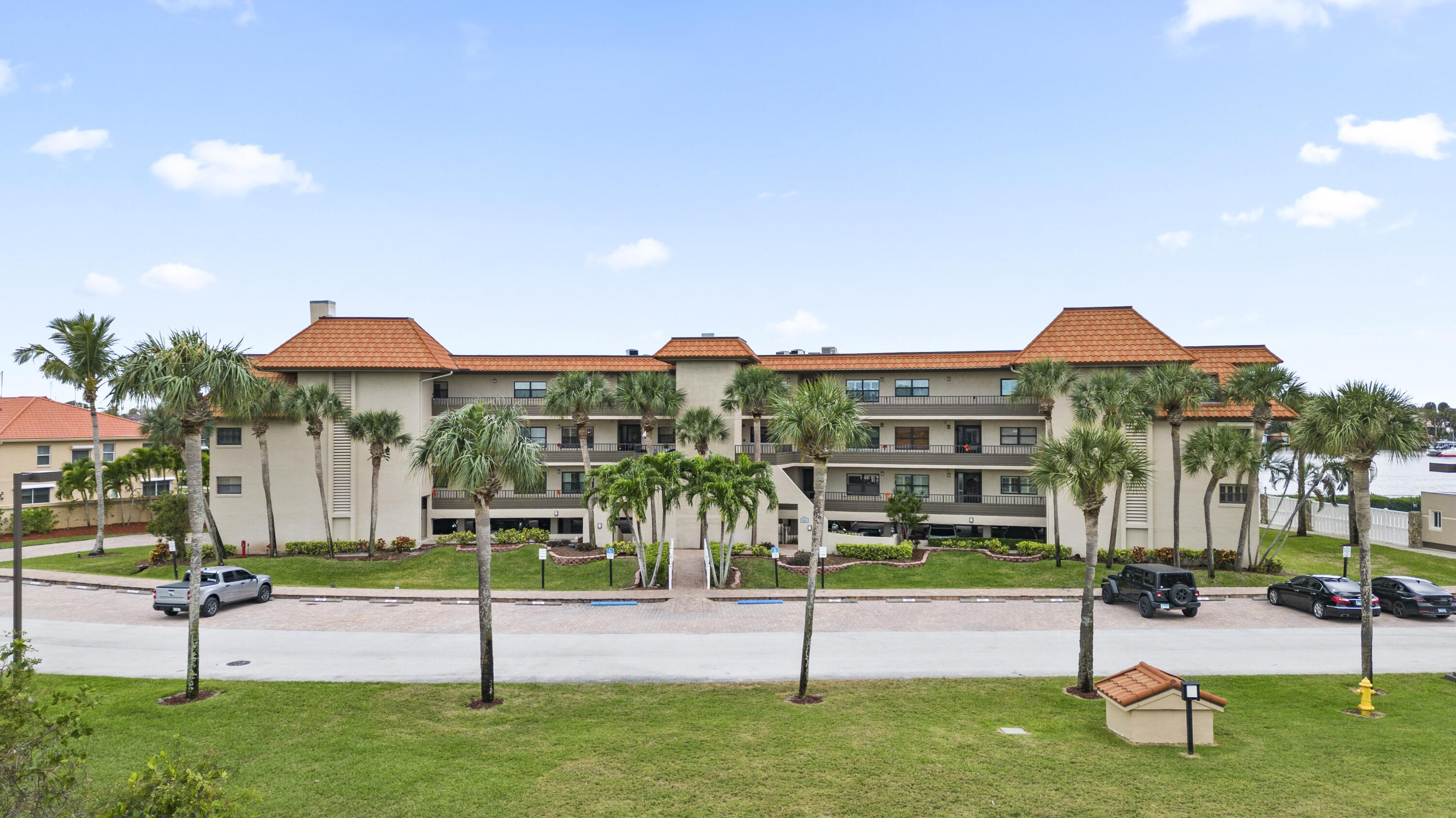 18 Marina Isles Boulevard, 102