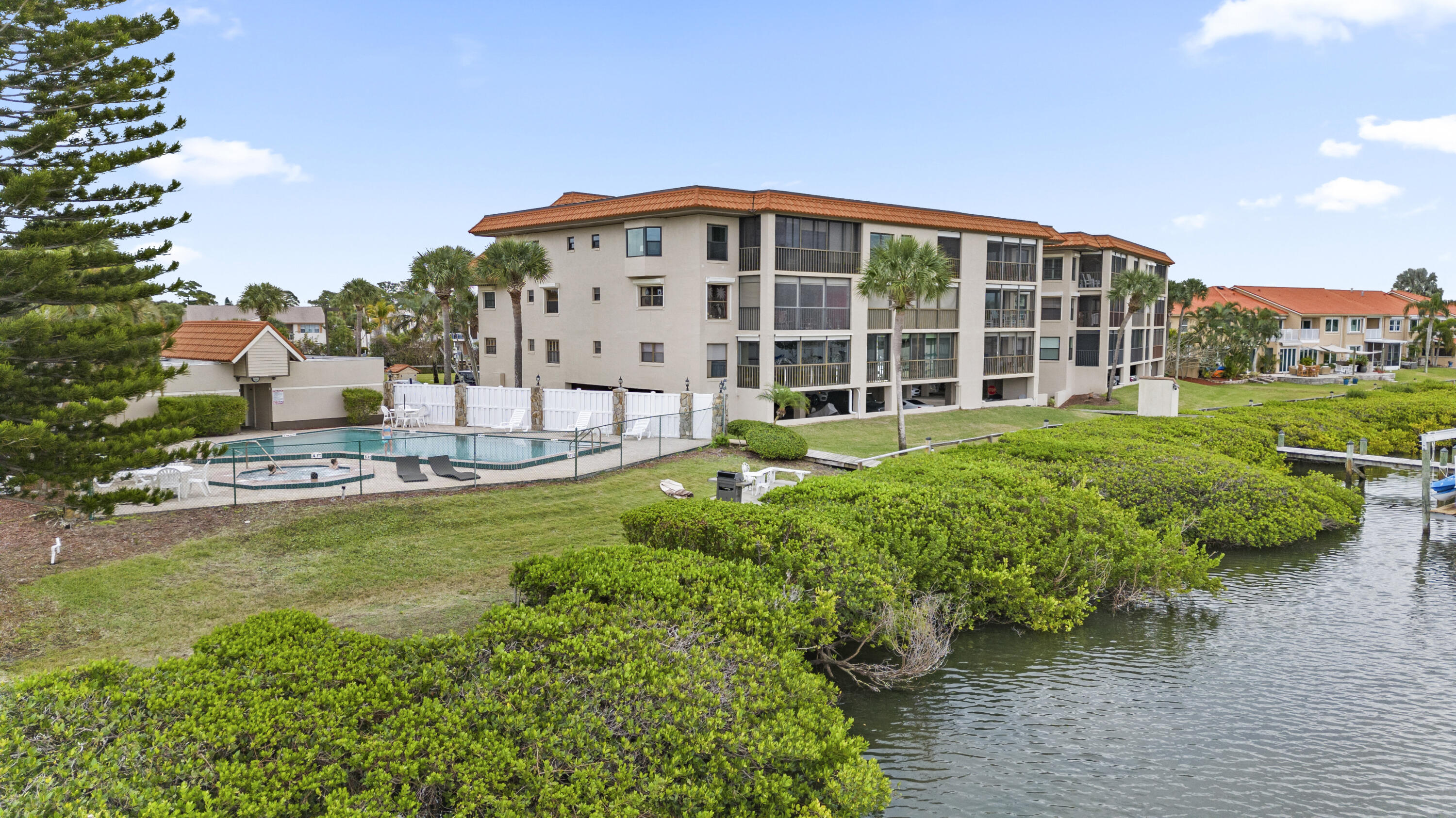 18 Marina Isles Boulevard, 102