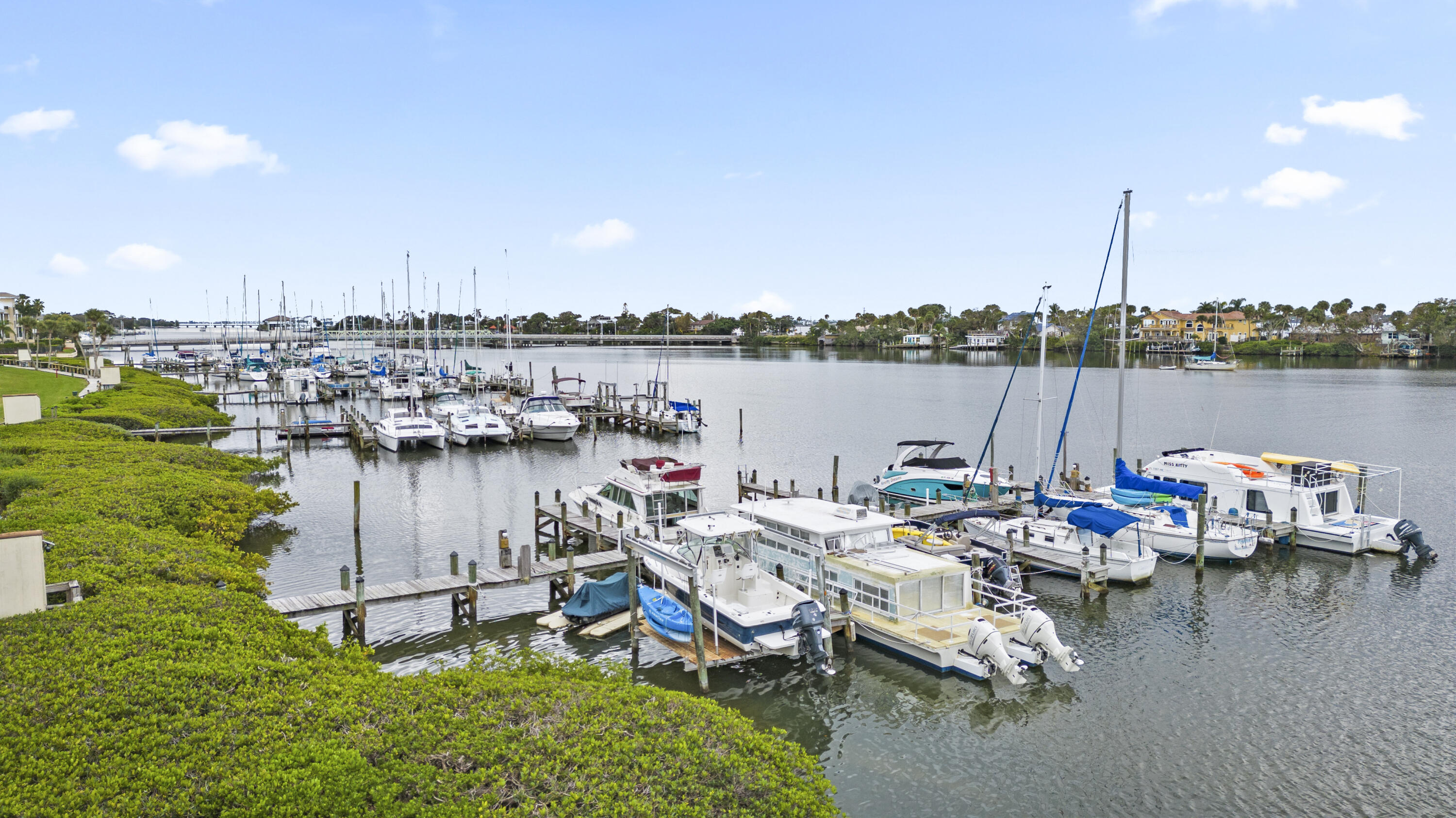 18 Marina Isles Boulevard, 102