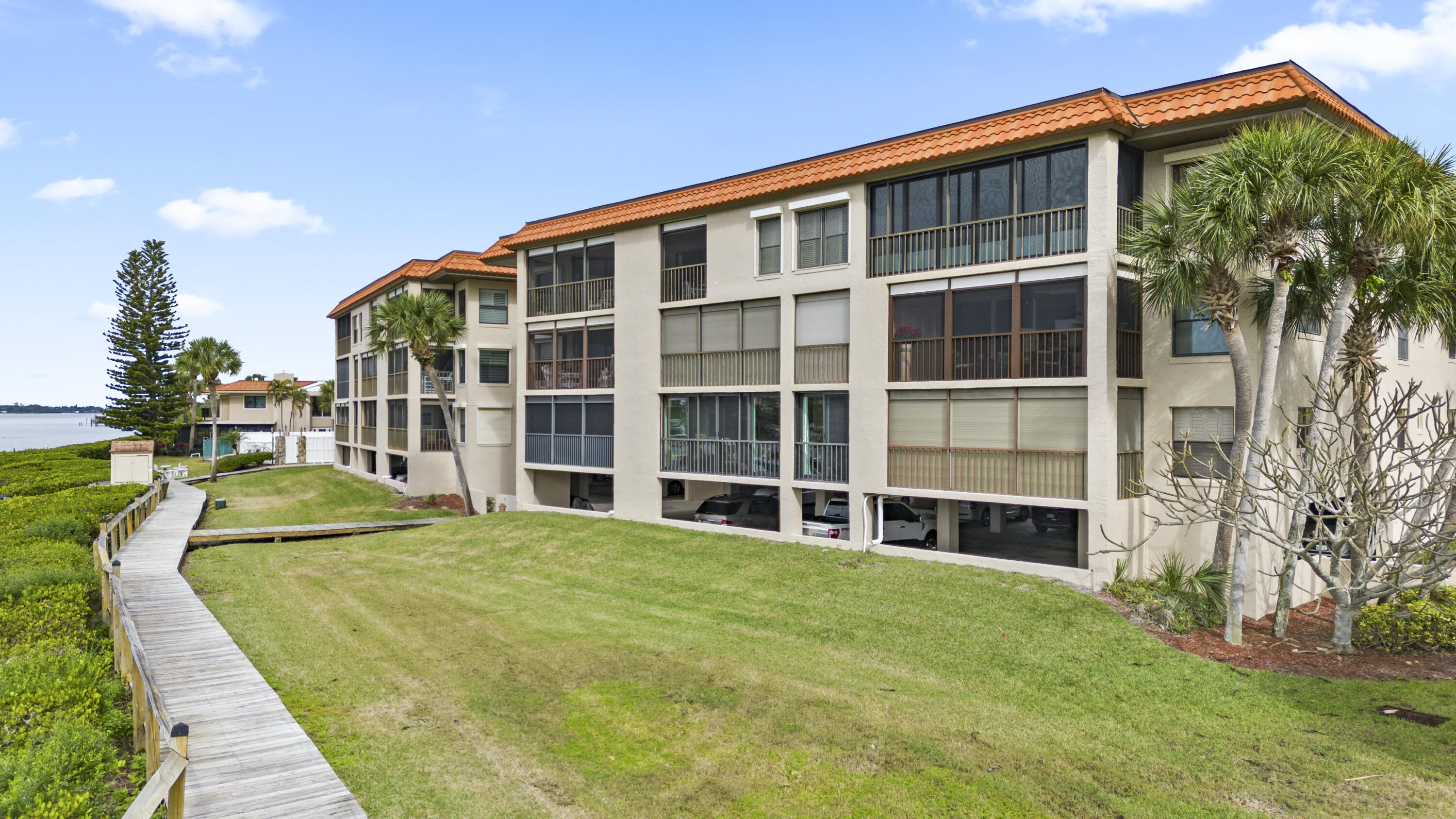 18 Marina Isles Boulevard, 102