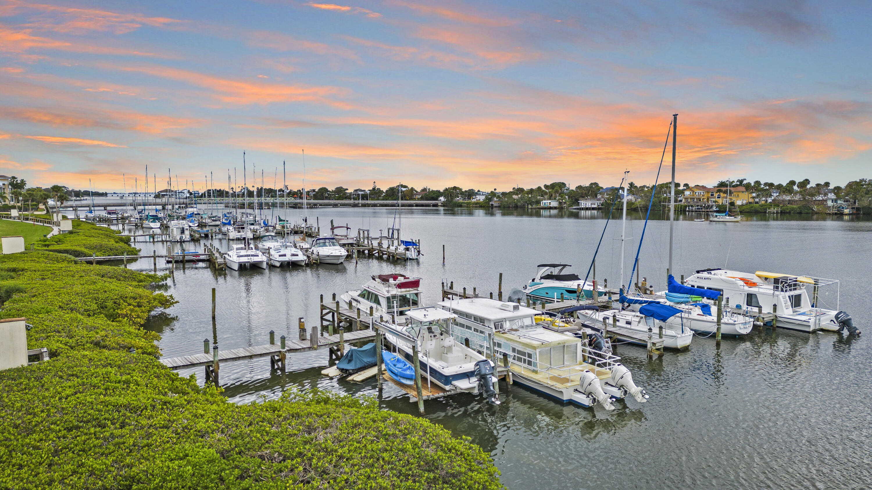 18 Marina Isles Boulevard, 102