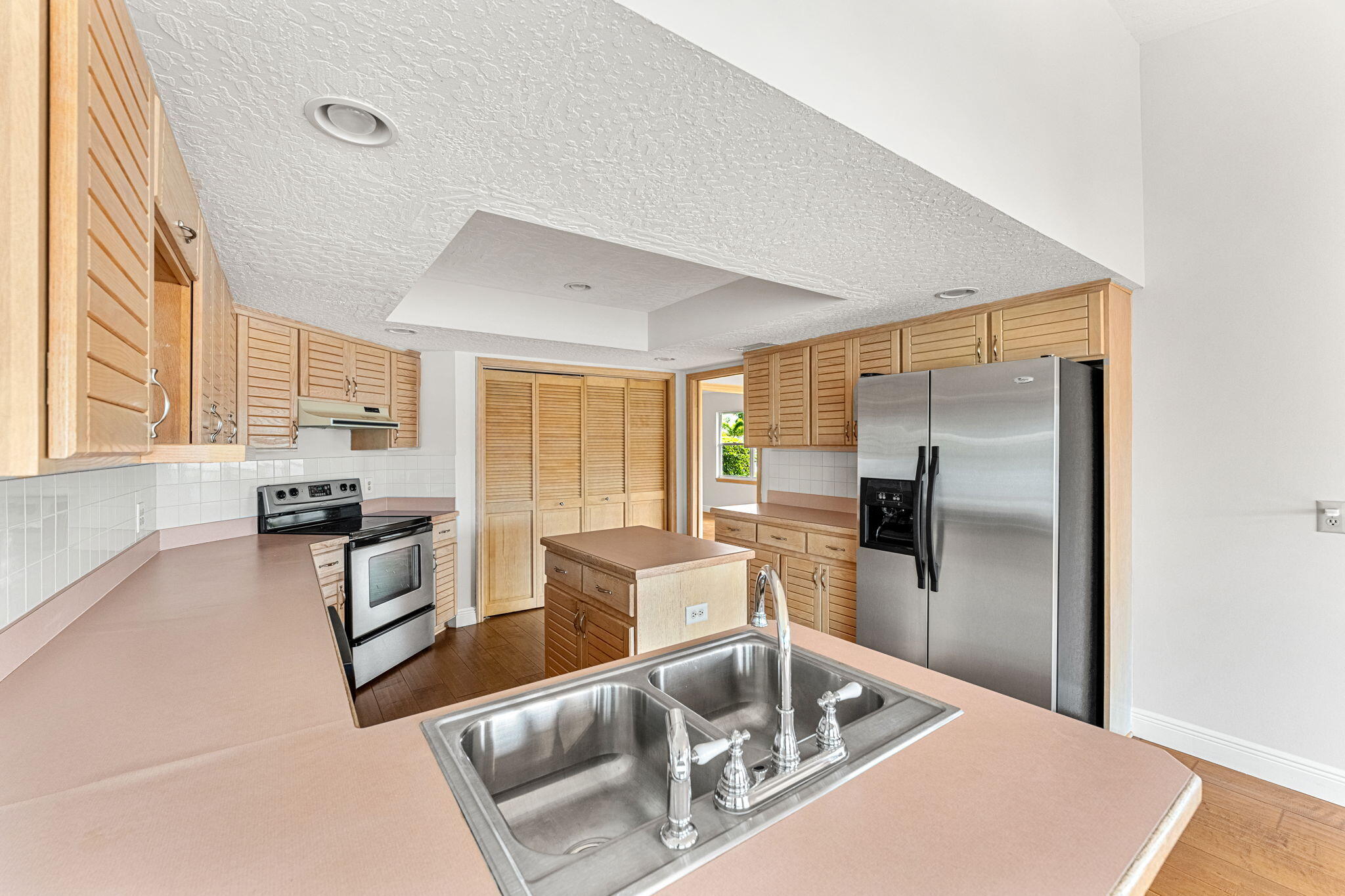 670 Rossmoor Circle