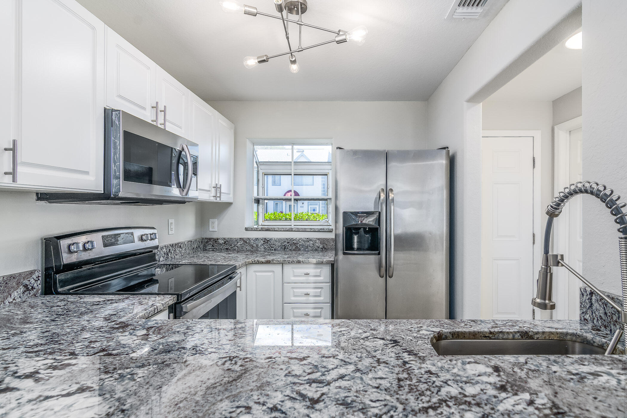 410 Seaport Boulevard, T125