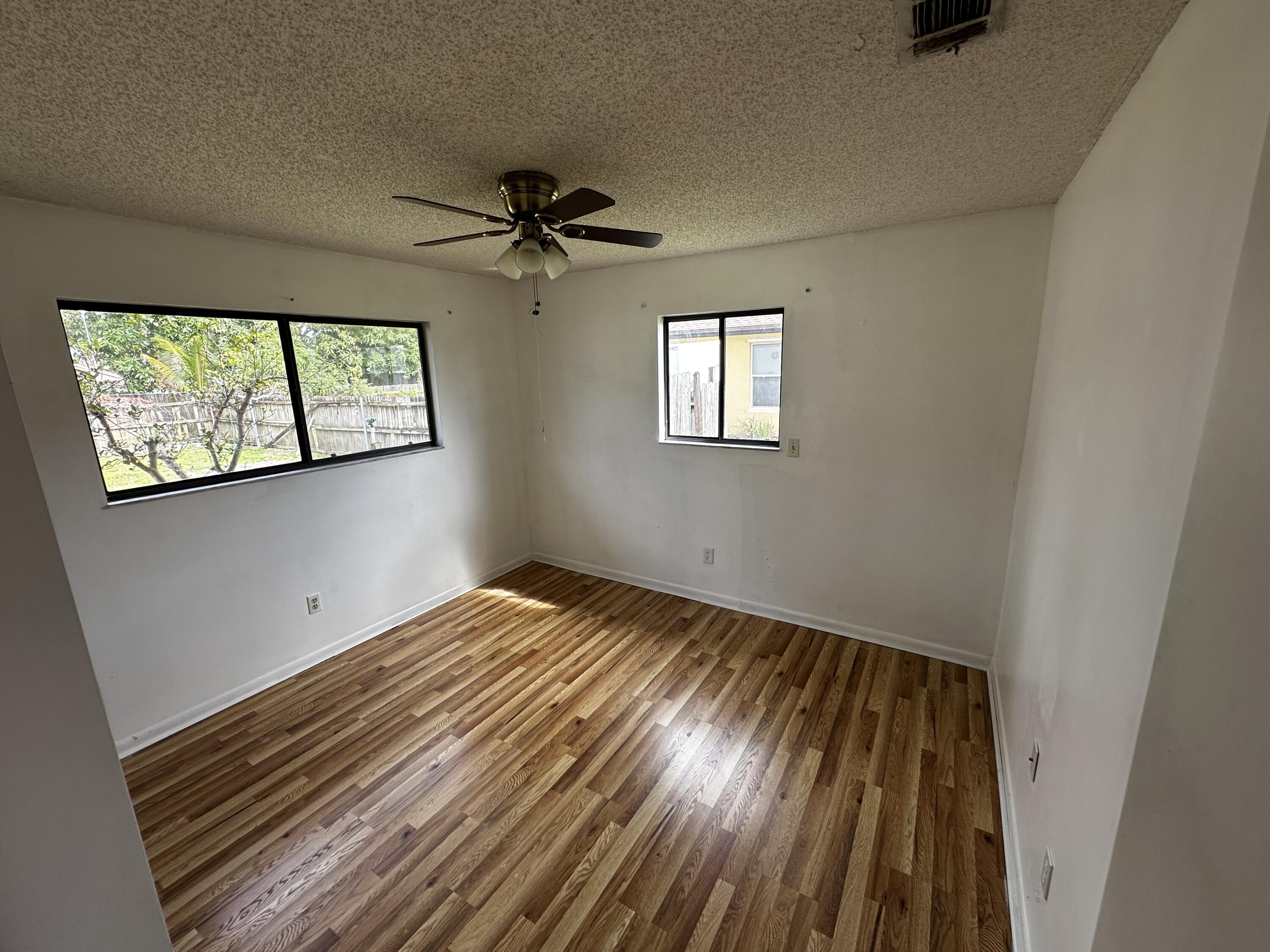 521 Dinner Street NE