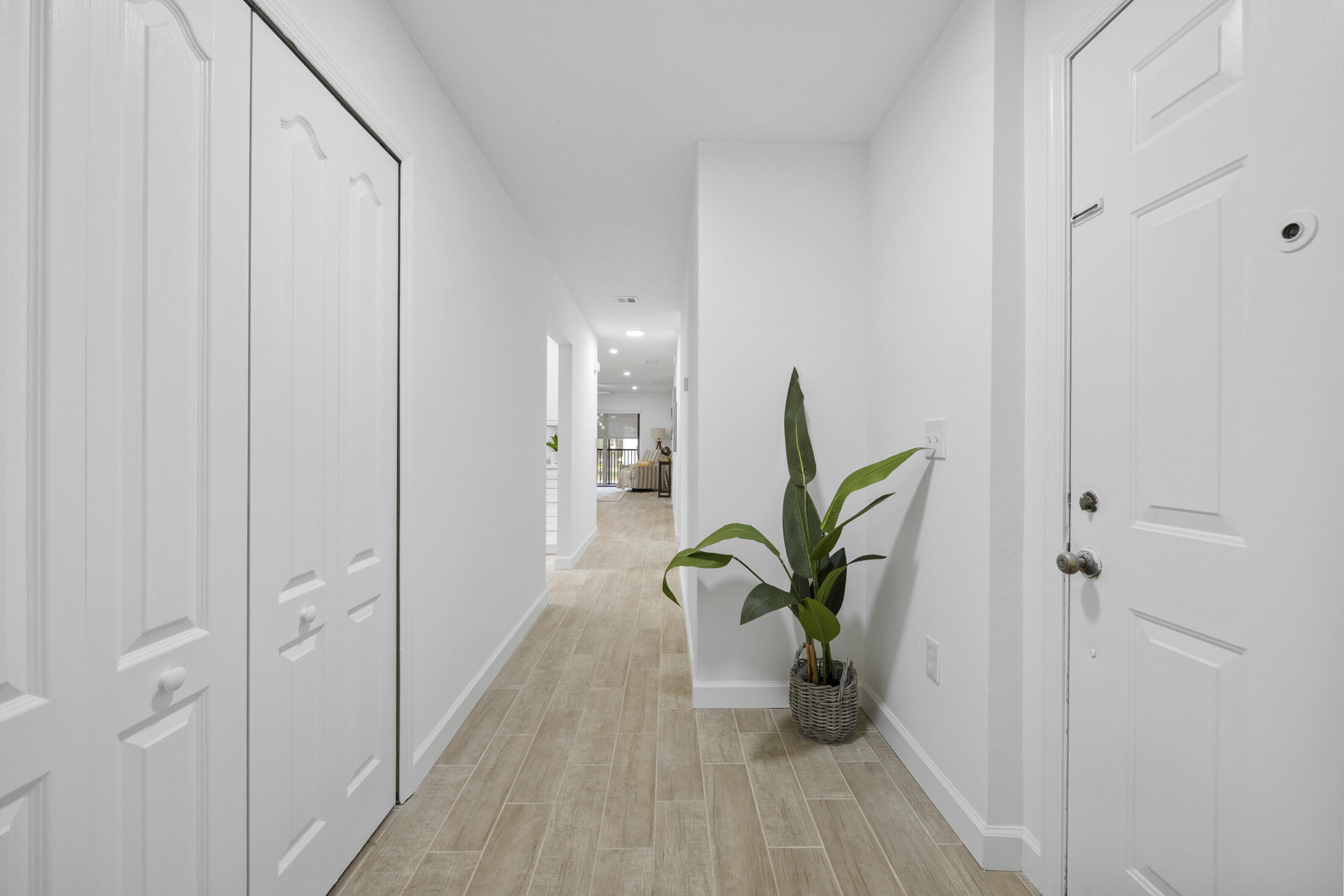 5807 N Atlantic Avenue, 724