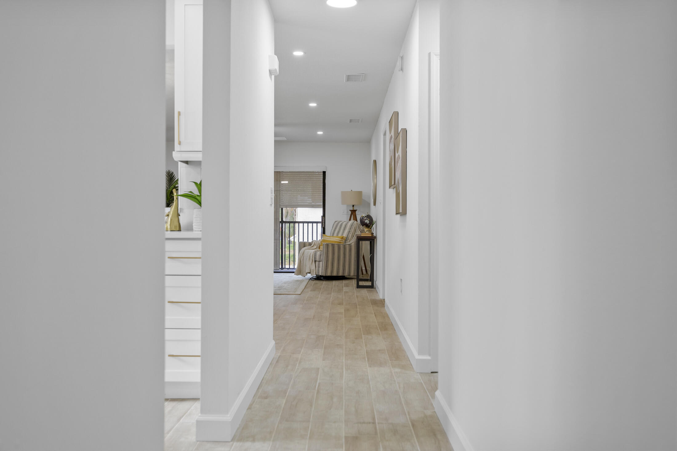 5807 N Atlantic Avenue, 724