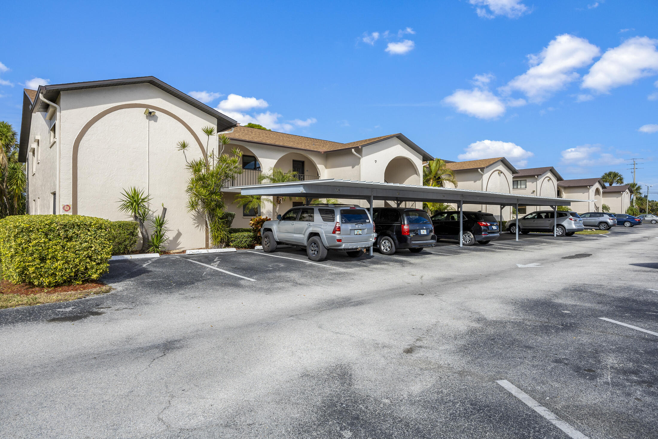 5807 N Atlantic Avenue, 724