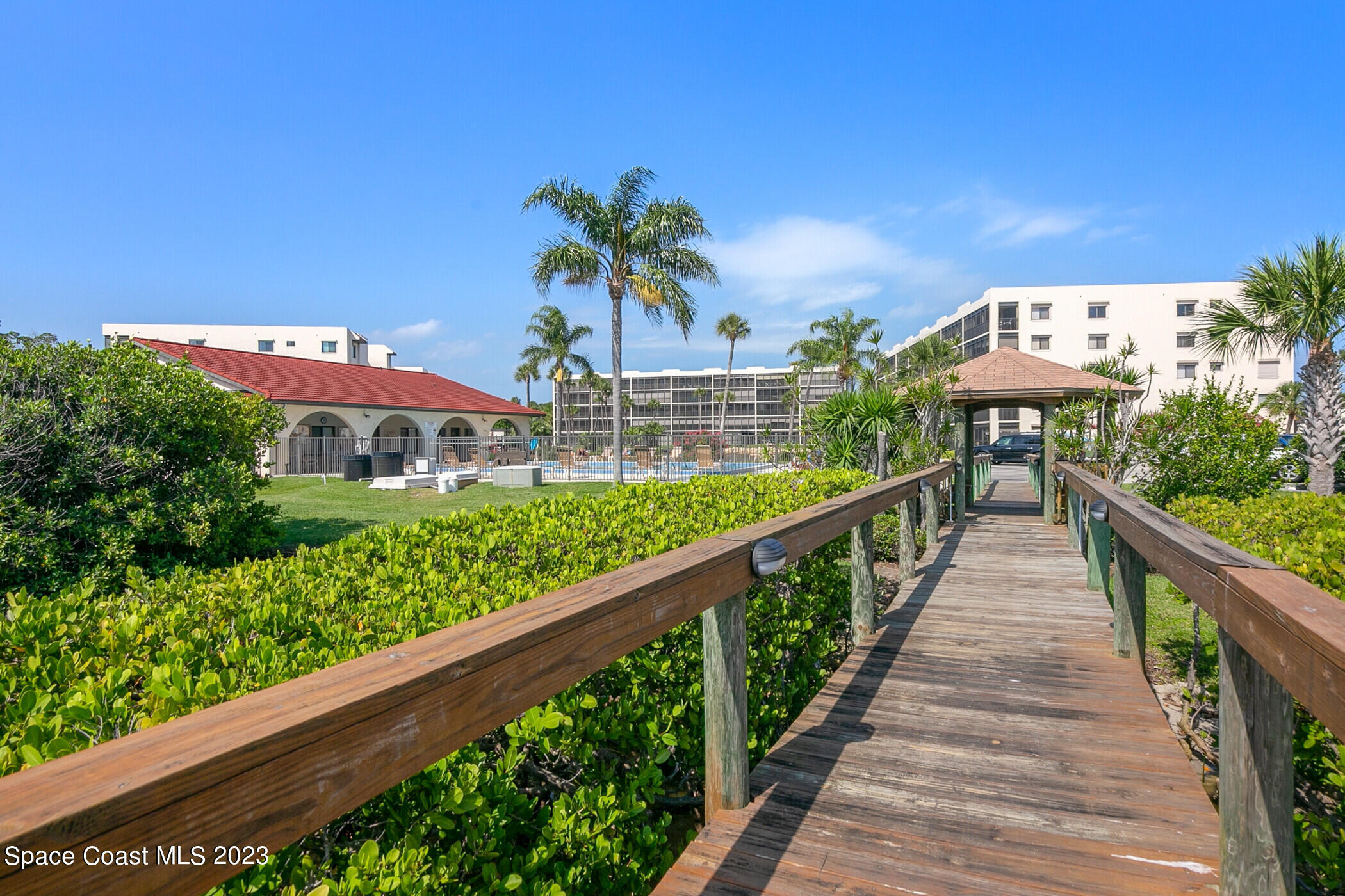 5807 N Atlantic Avenue, 724