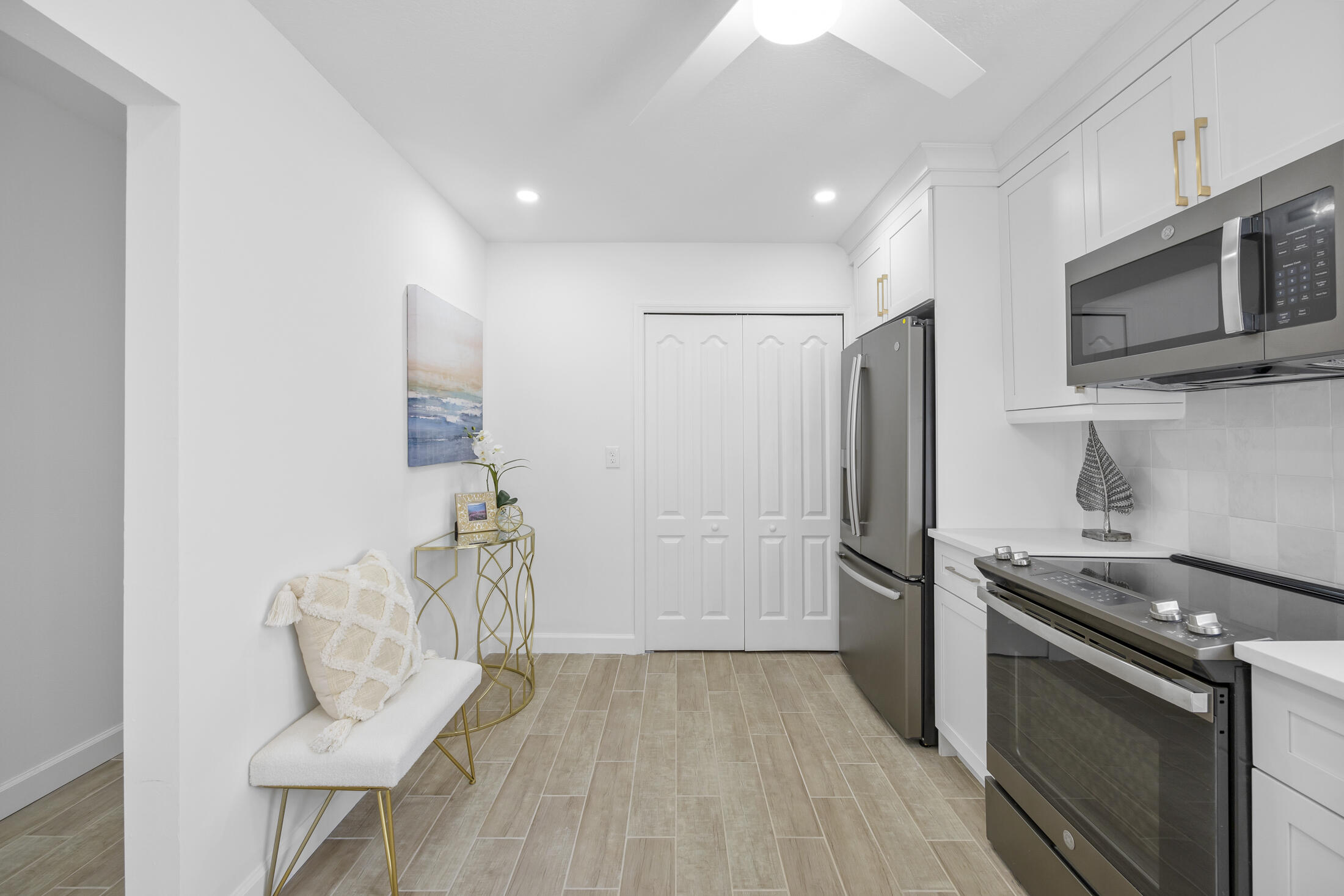 5807 N Atlantic Avenue, 724
