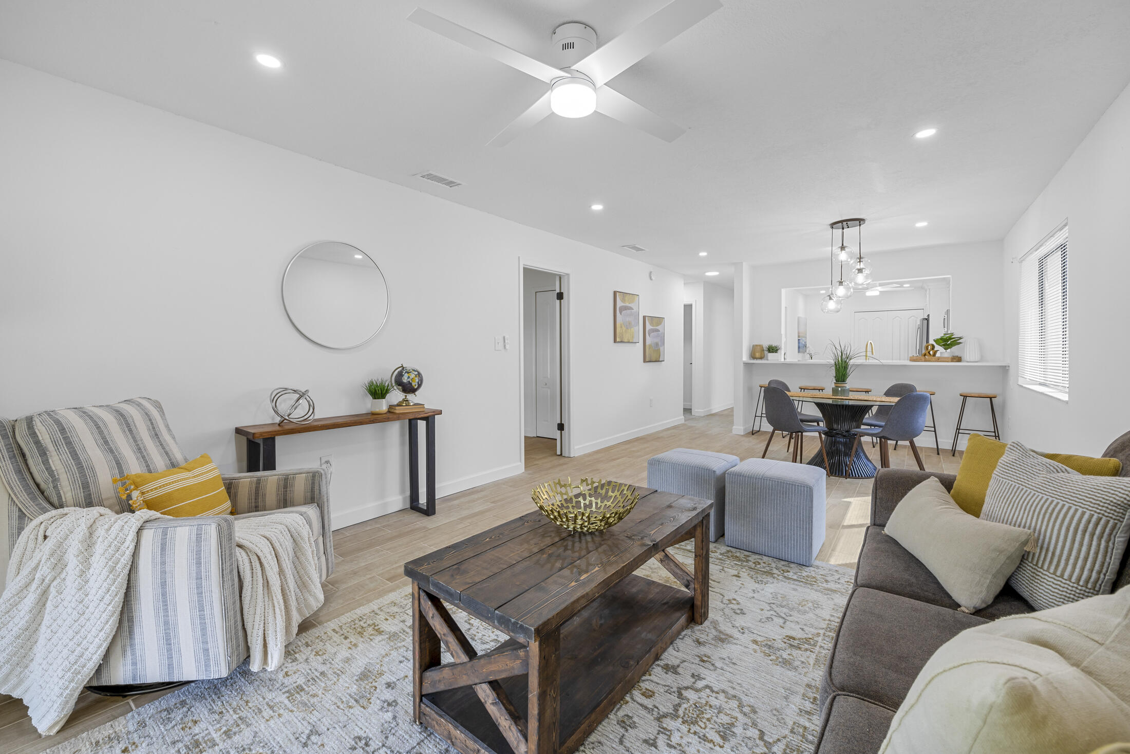 5807 N Atlantic Avenue, 724