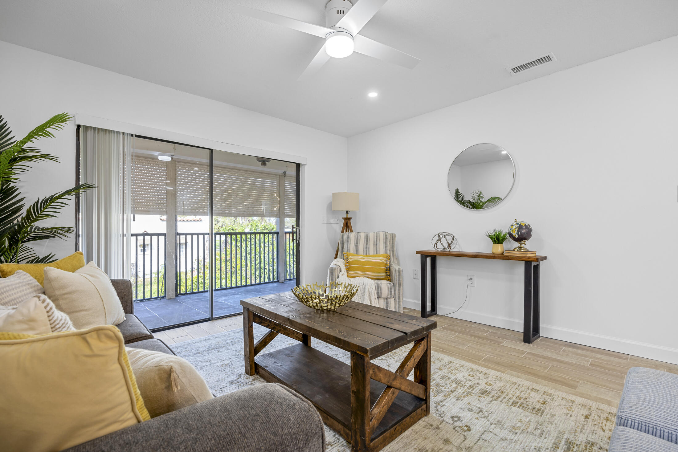 5807 N Atlantic Avenue, 724