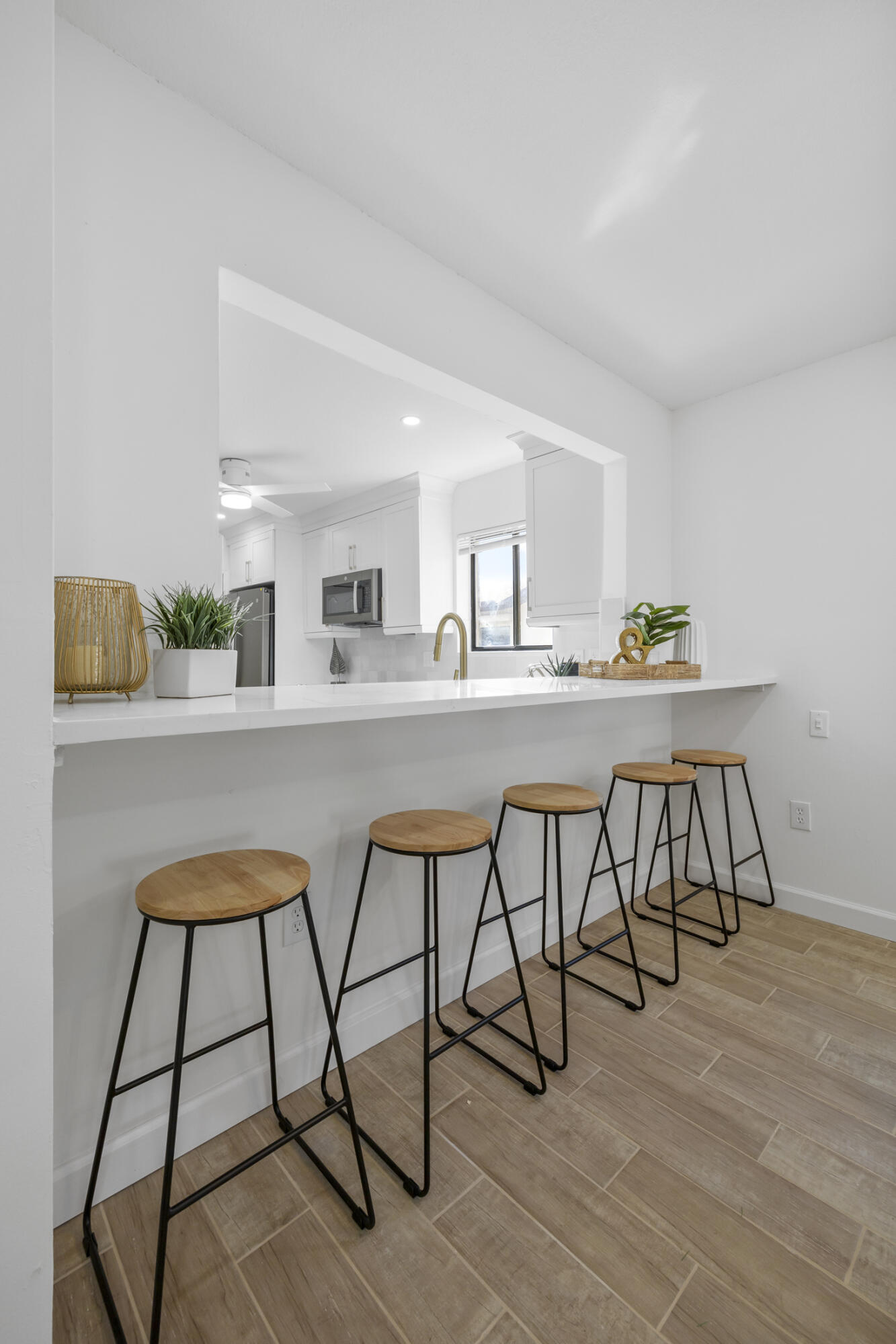 5807 N Atlantic Avenue, 724