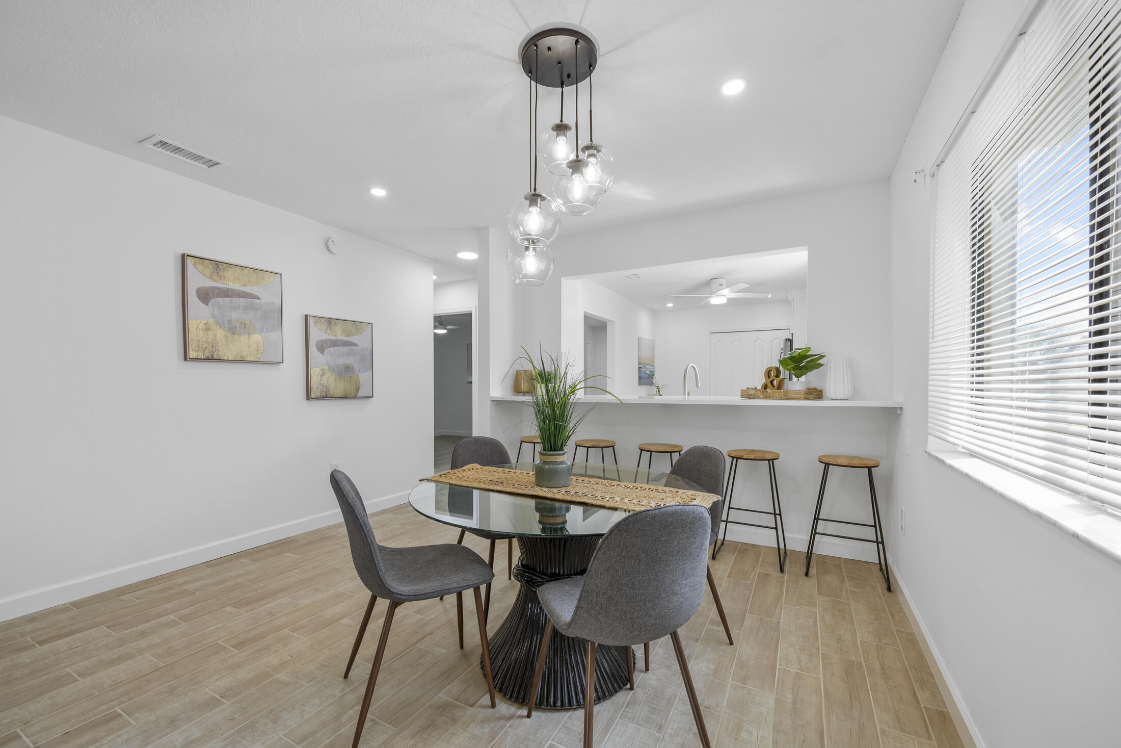 5807 N Atlantic Avenue, 724