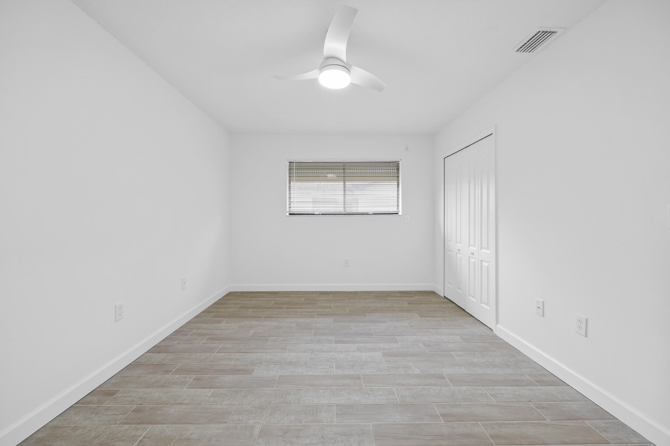 5807 N Atlantic Avenue, 724