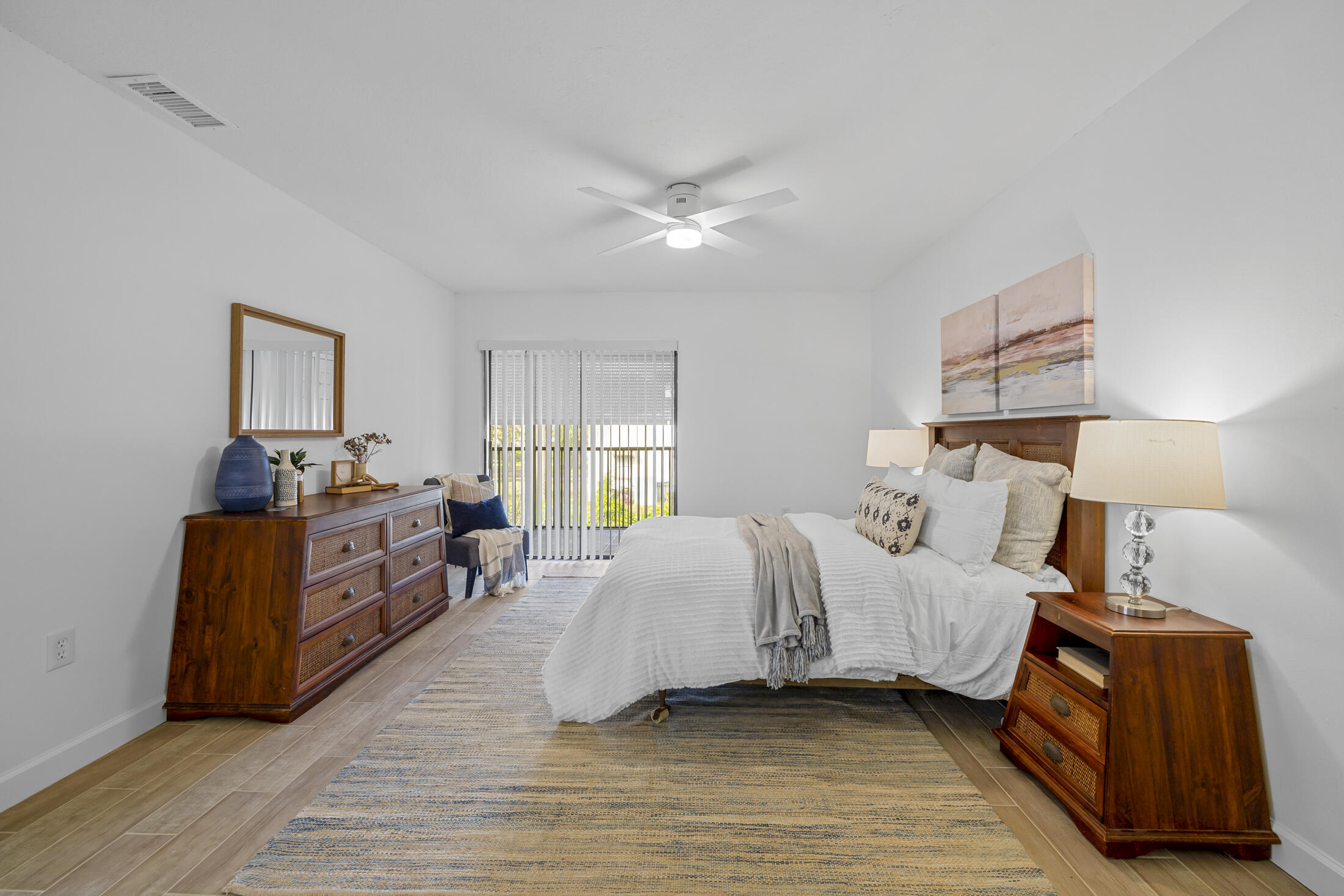 5807 N Atlantic Avenue, 724
