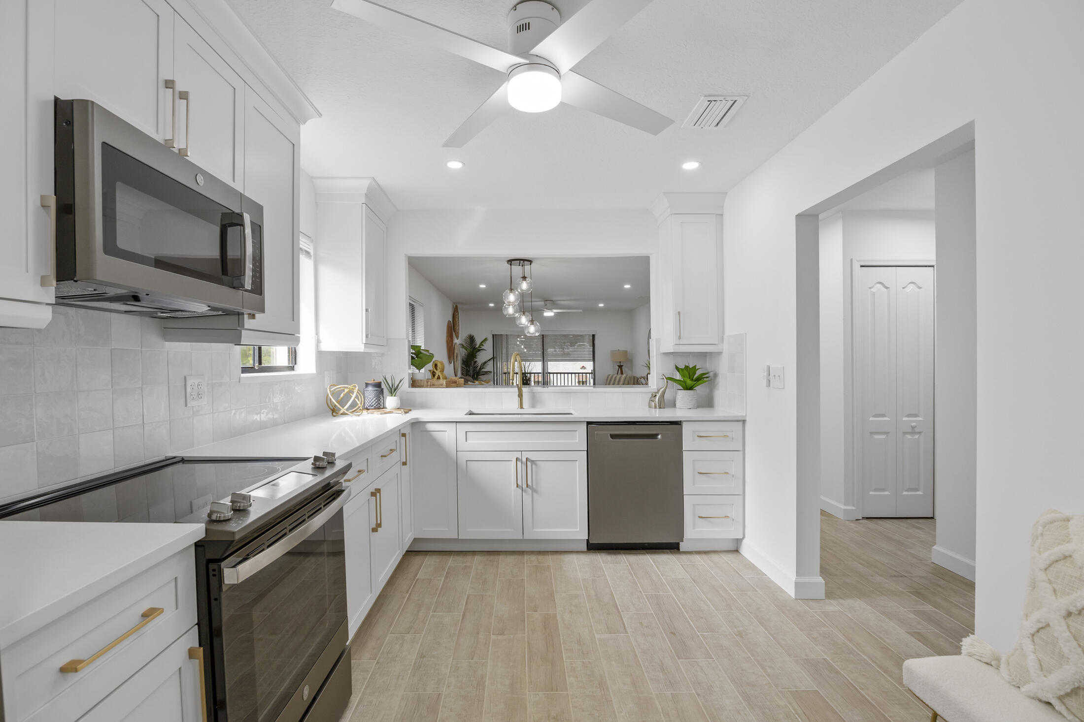 5807 N Atlantic Avenue, 724