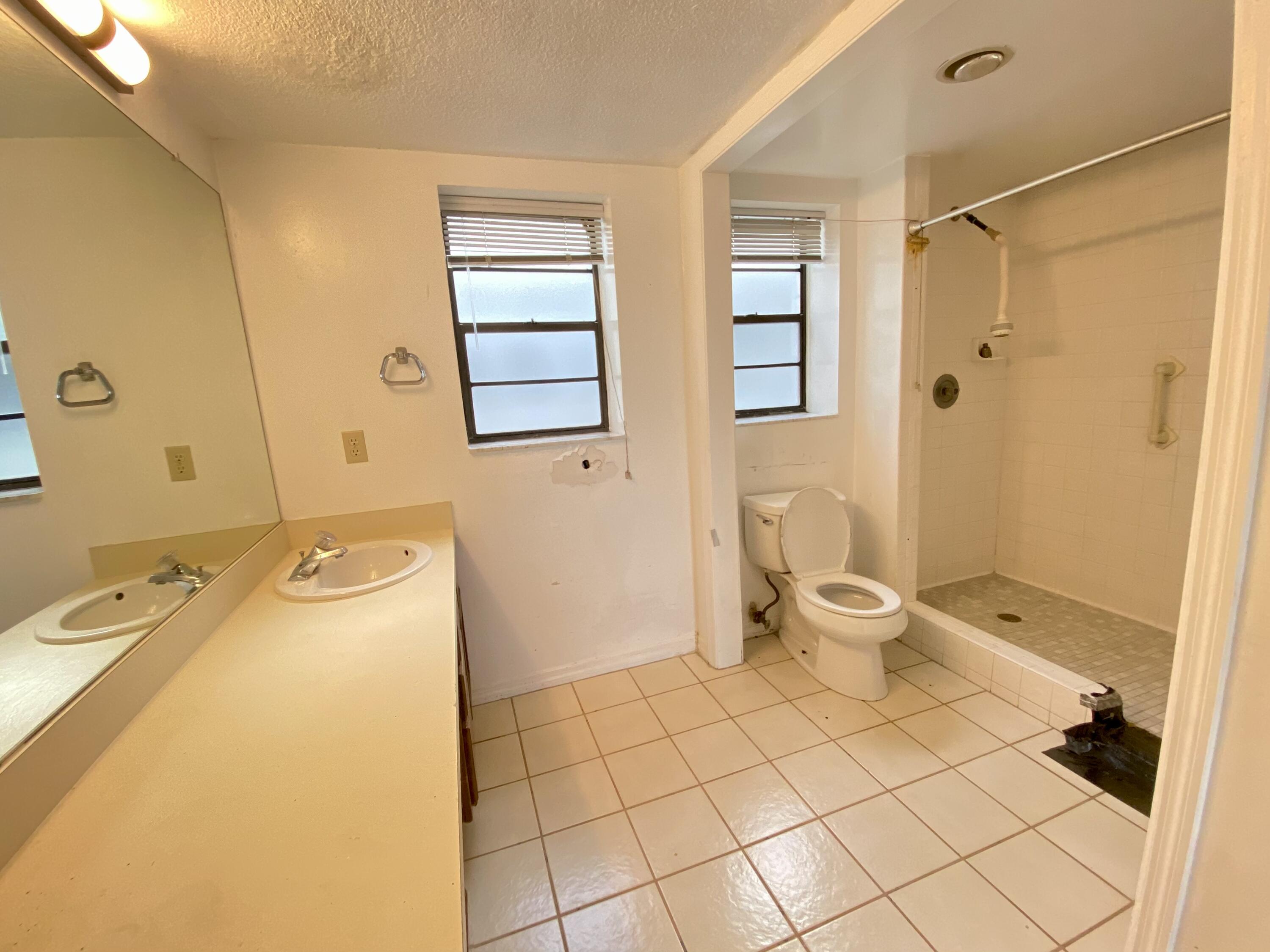 5011 Dixie Highway NE, 305a