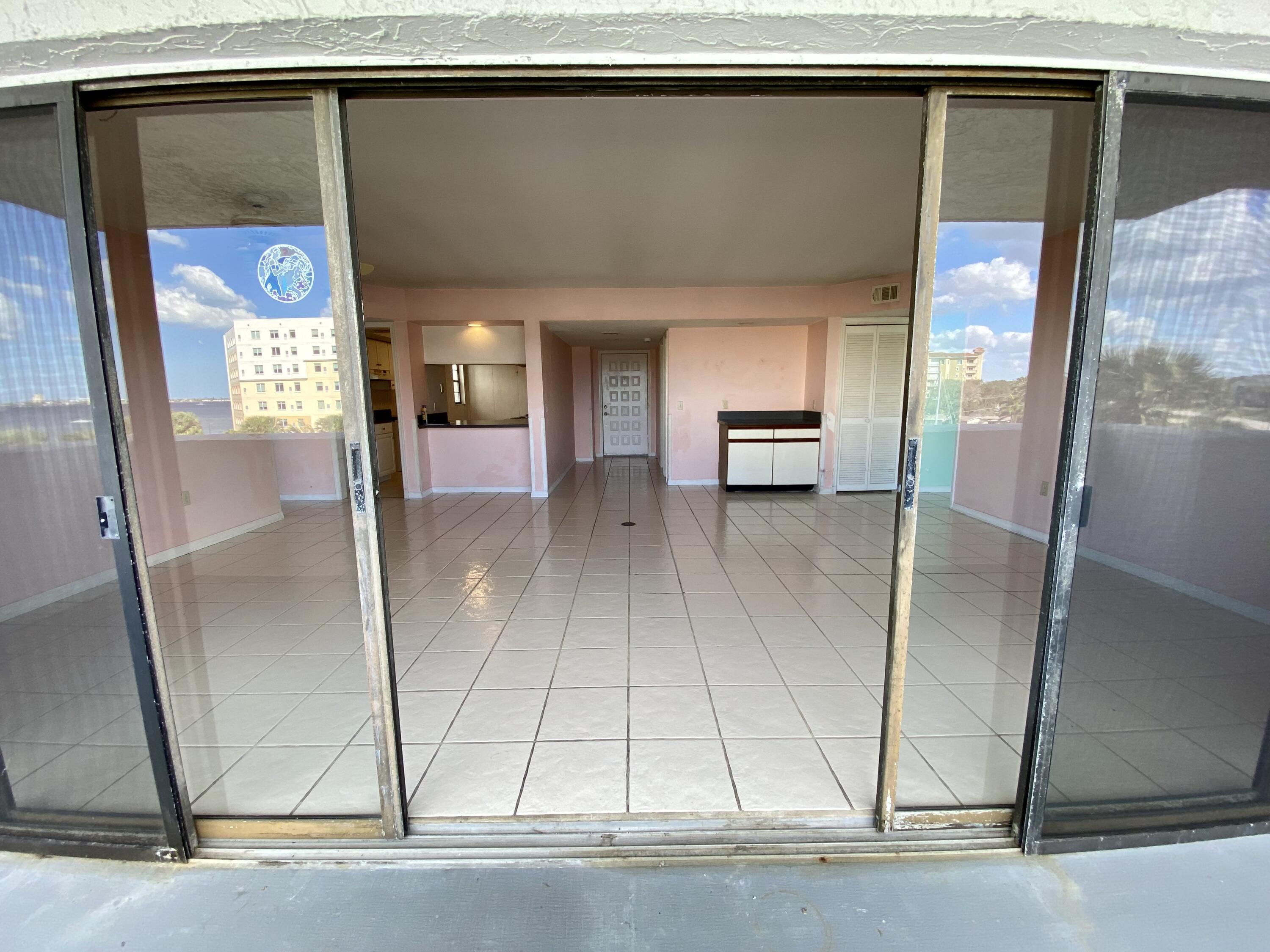5011 Dixie Highway NE, 305a