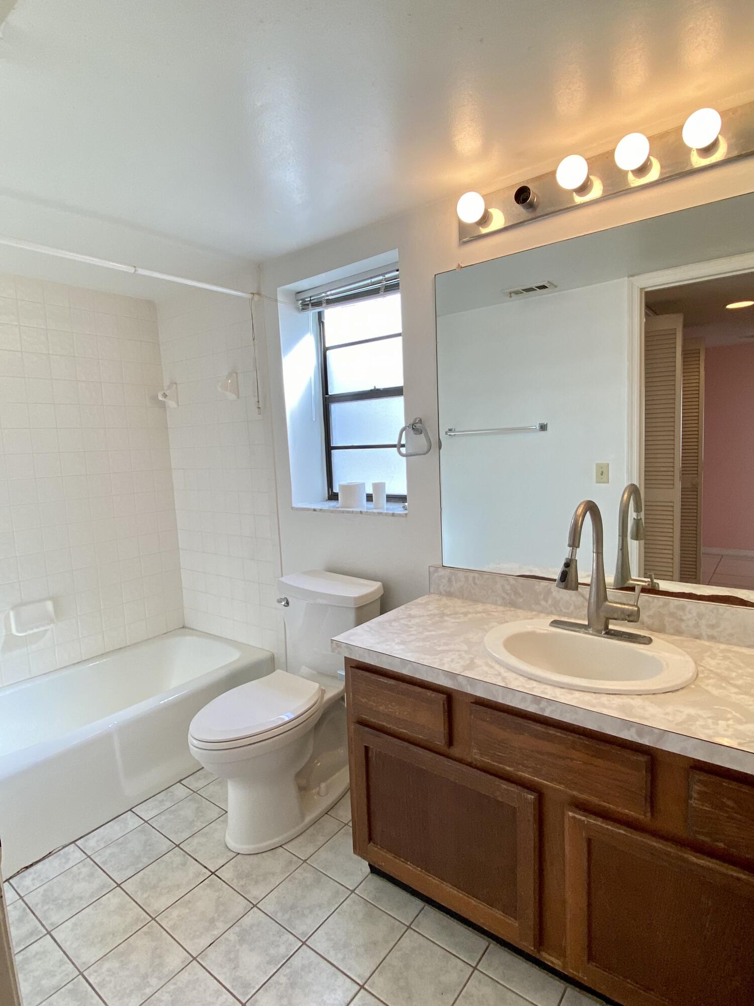 5011 Dixie Highway NE, 305a