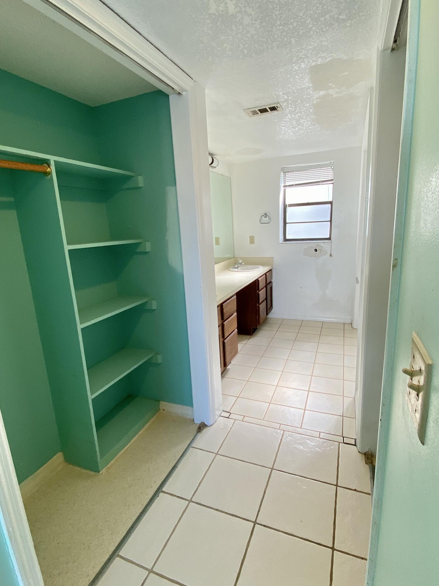 5011 Dixie Highway NE, 305a