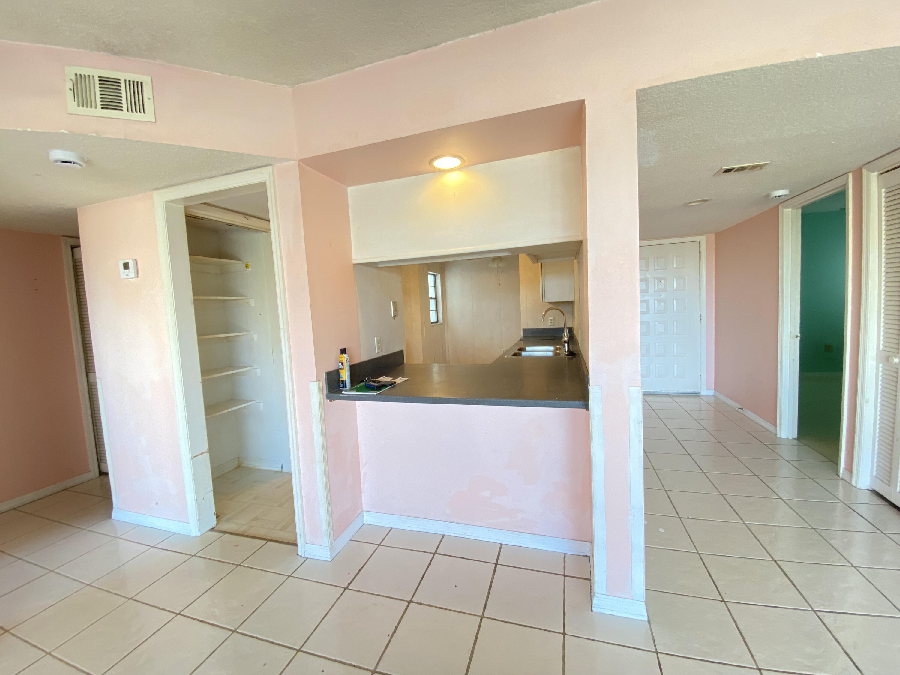 5011 Dixie Highway NE, 305a