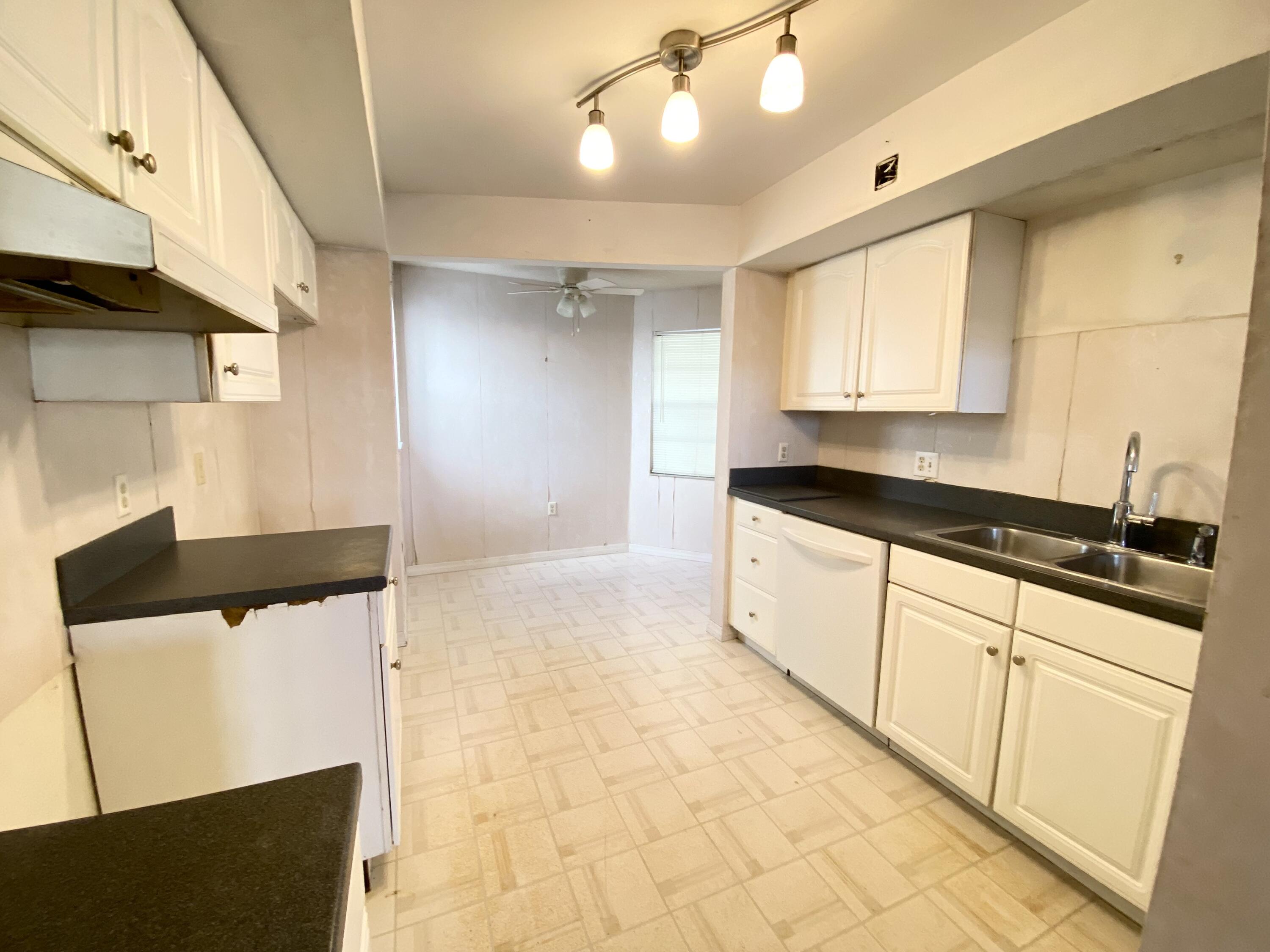 5011 Dixie Highway NE, 305a