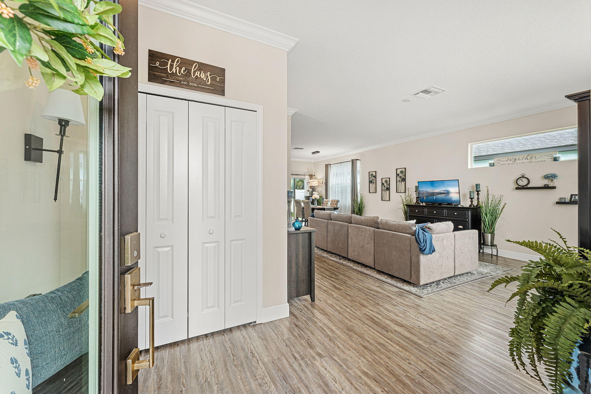 130 W Fee Avenue