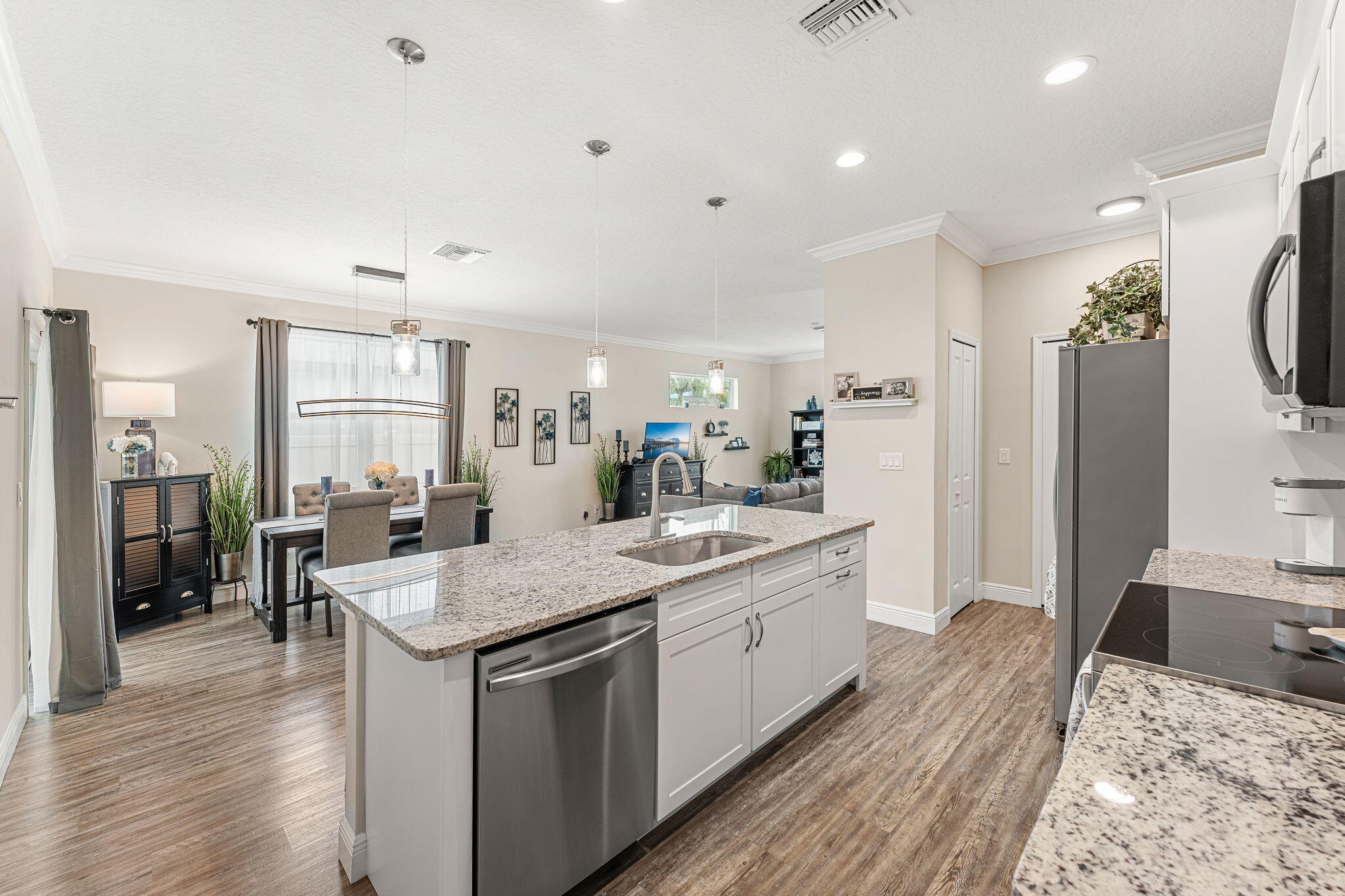 130 W Fee Avenue