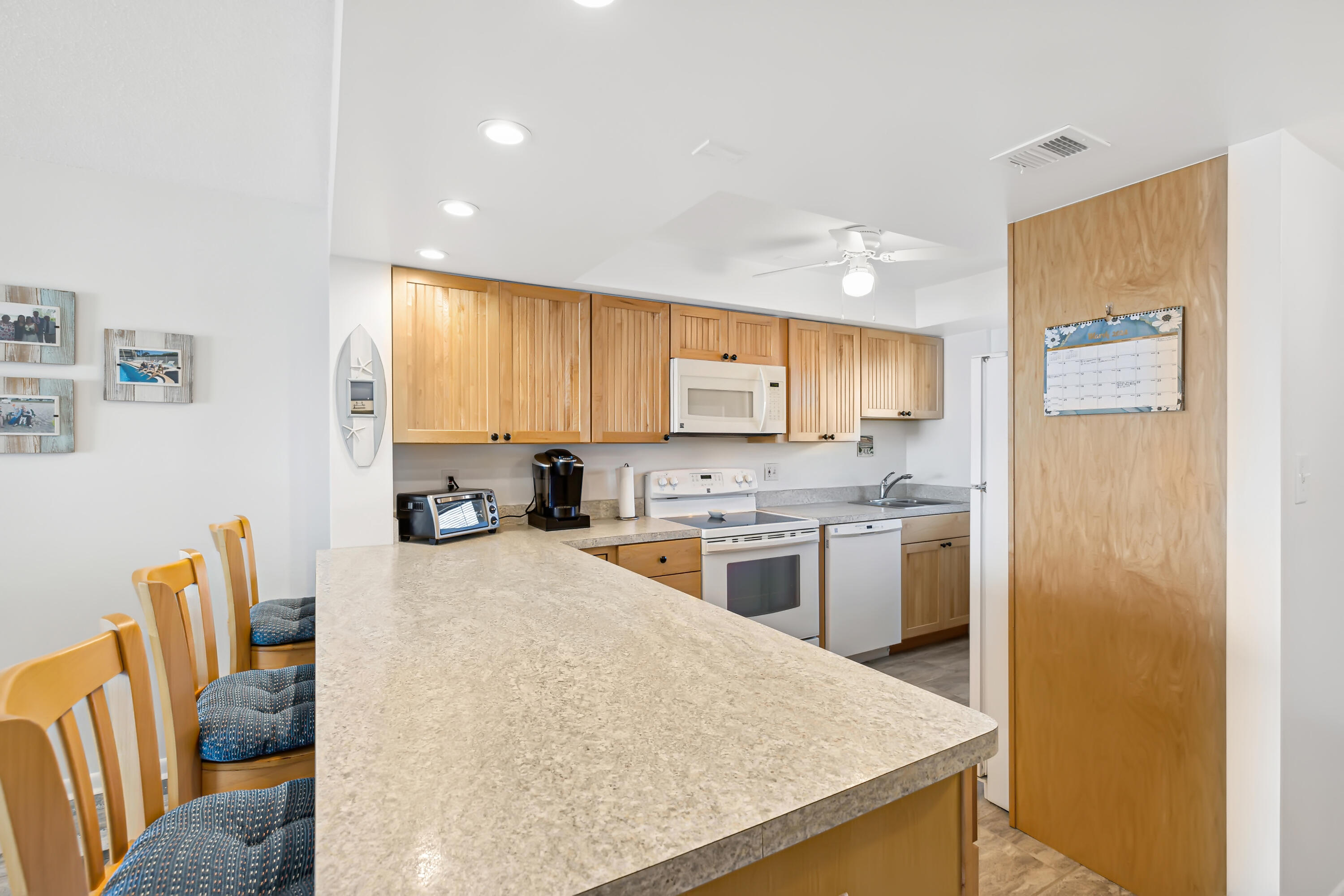 7520 Ridgewood Avenue, 804