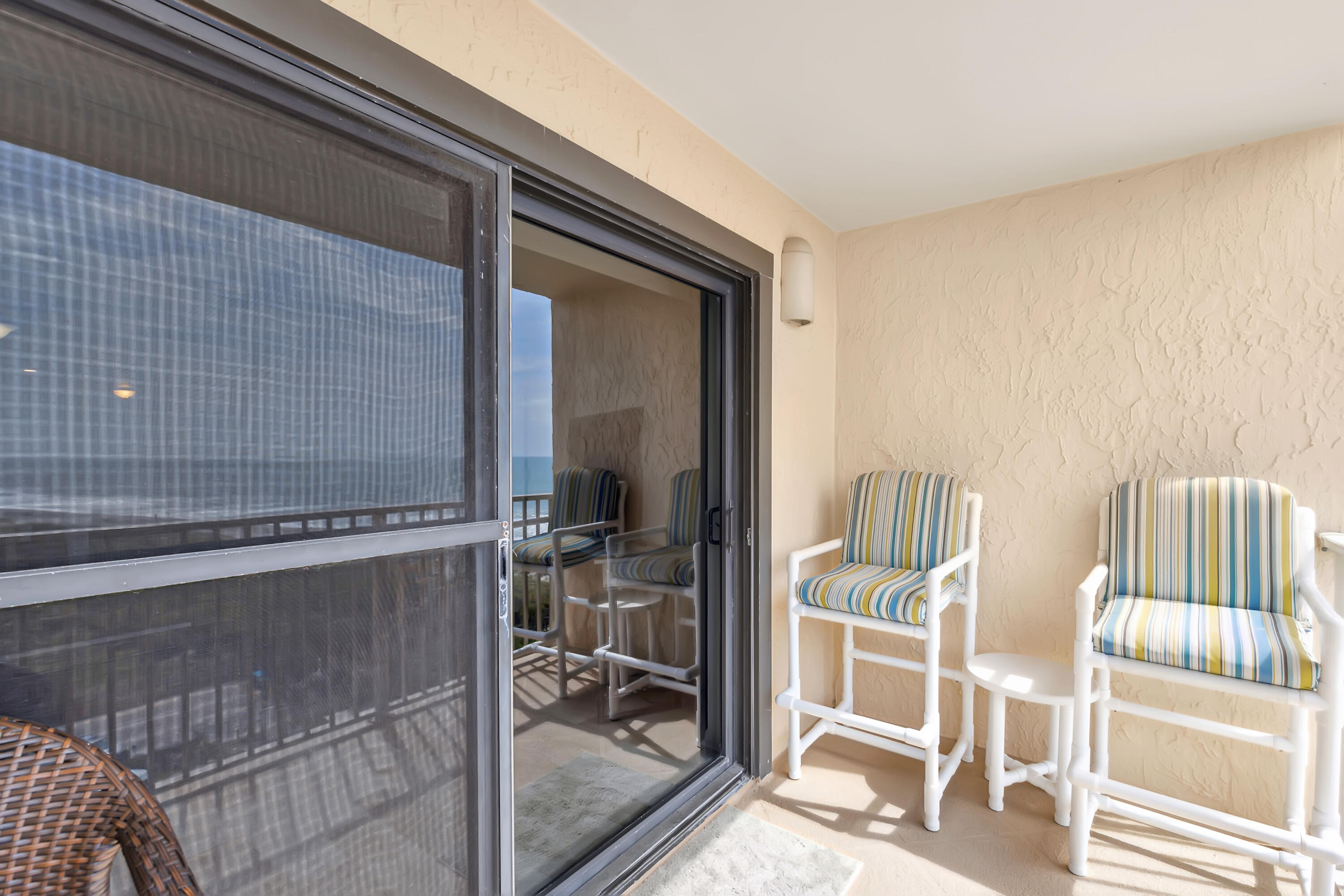 7520 Ridgewood Avenue, 804