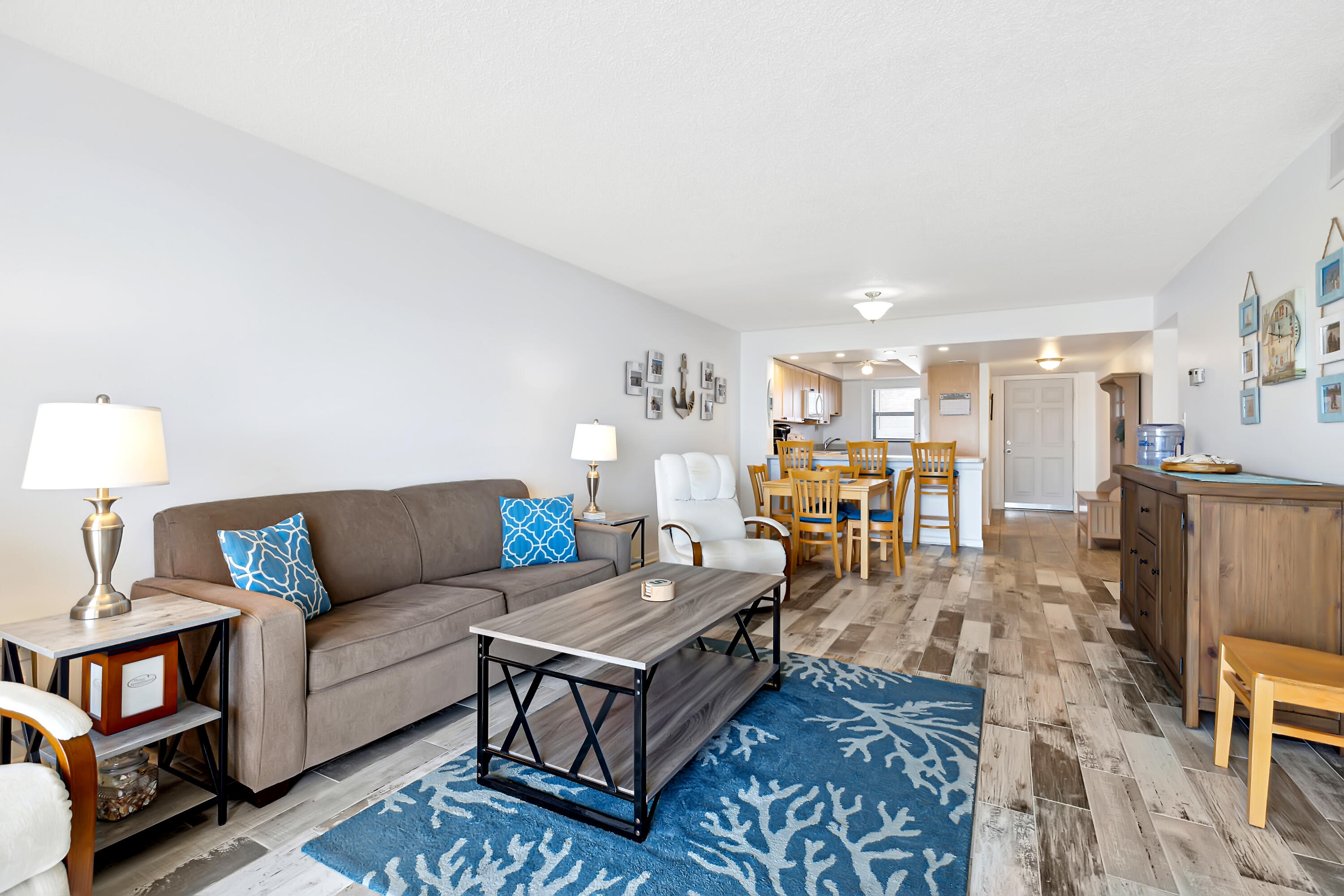 7520 Ridgewood Avenue, 804