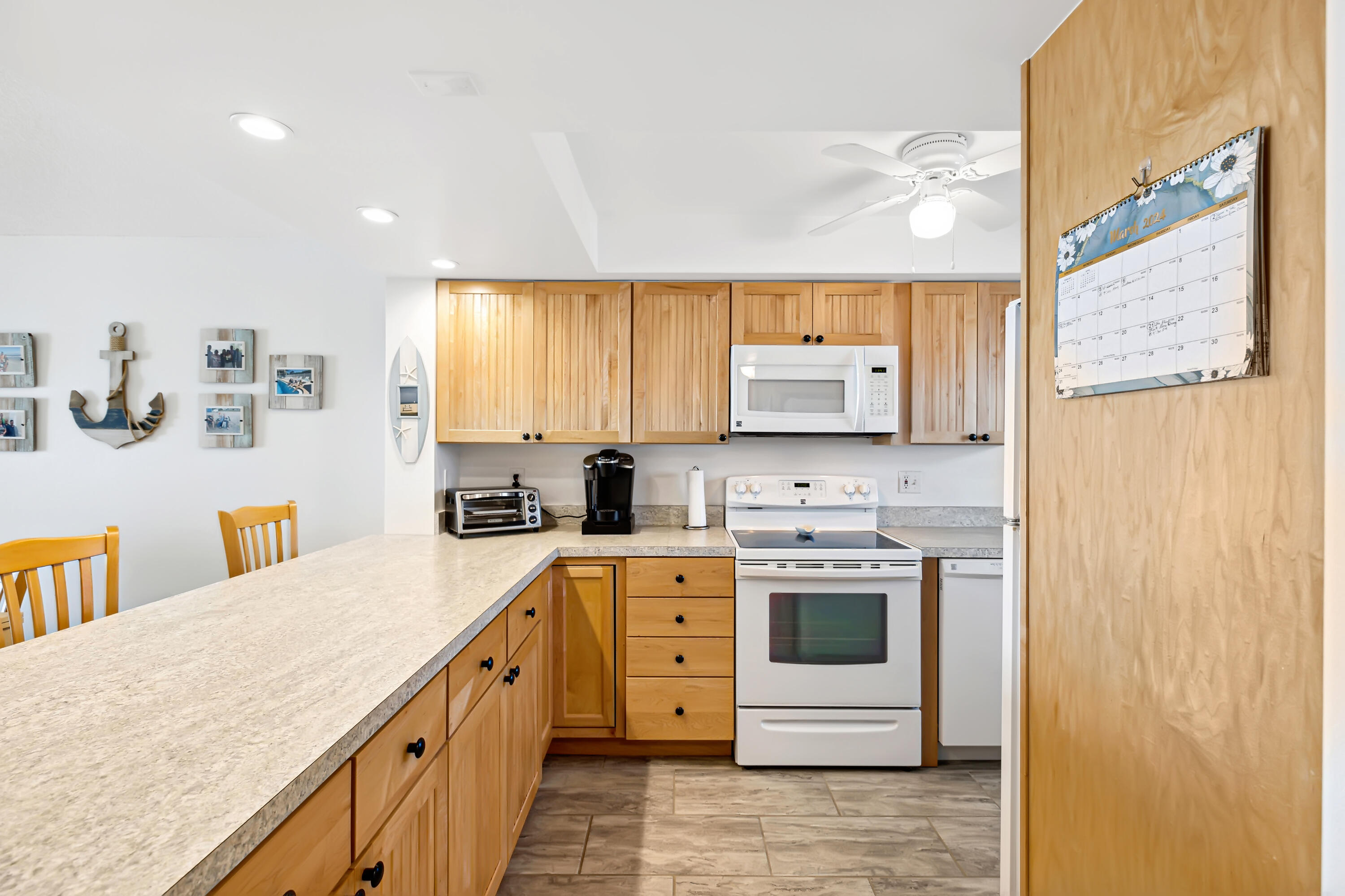 7520 Ridgewood Avenue, 804