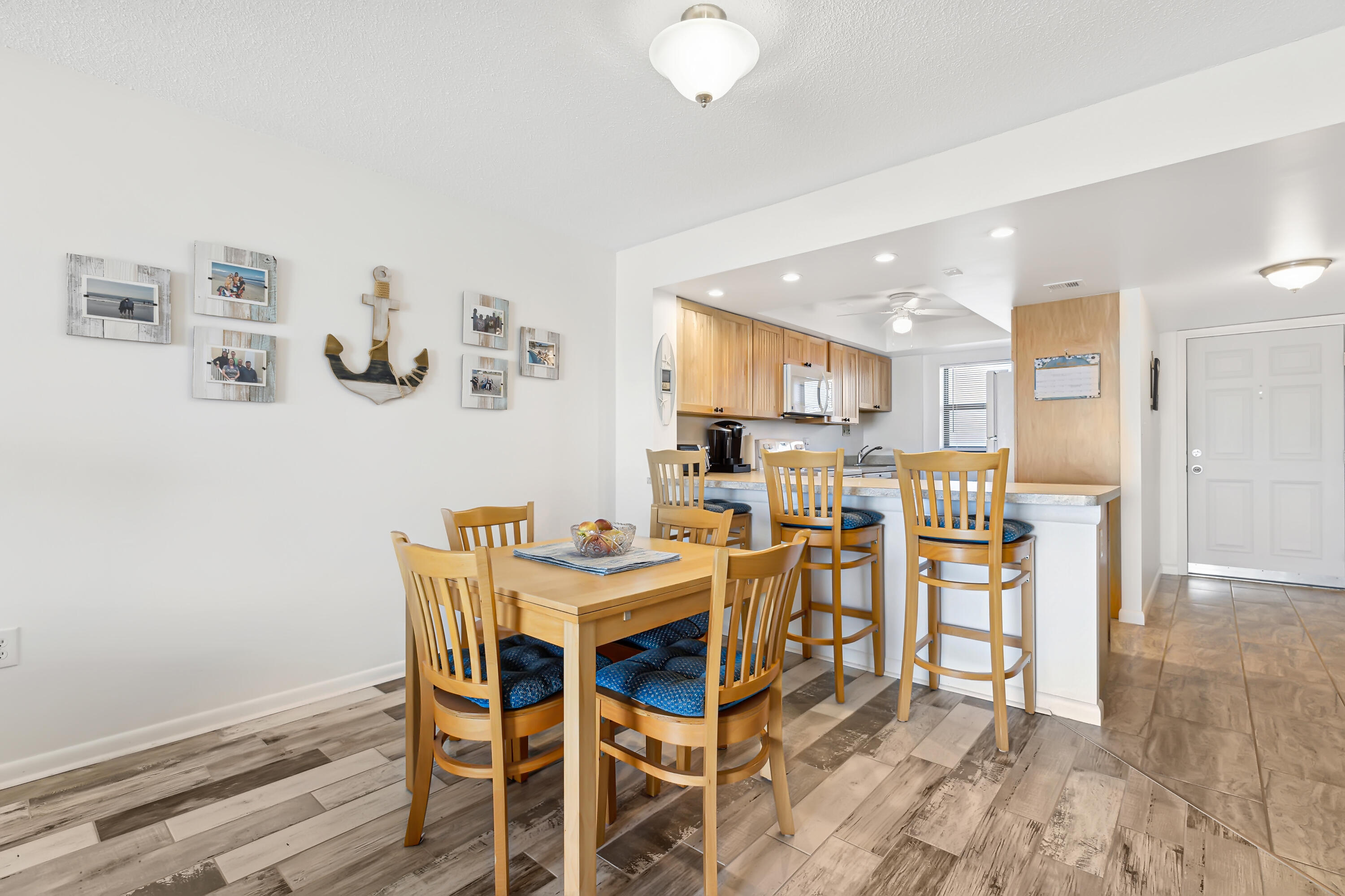 7520 Ridgewood Avenue, 804