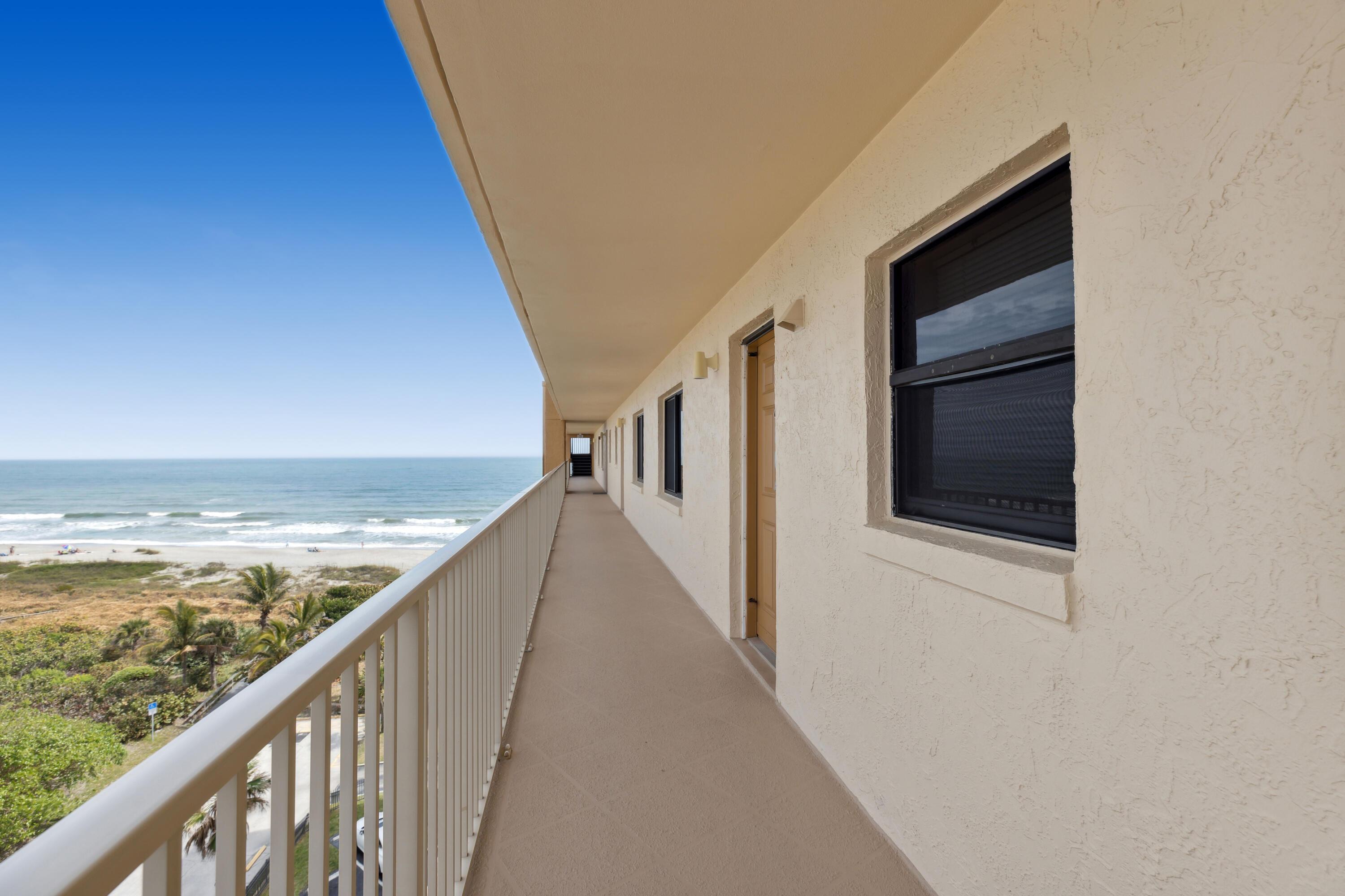 7520 Ridgewood Avenue, 804