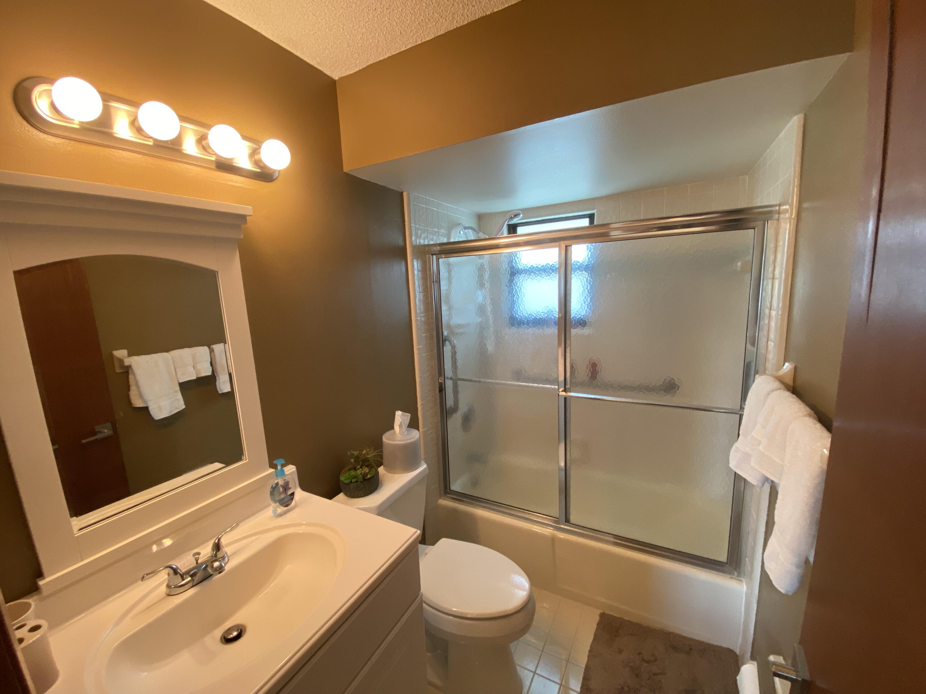 100 E Coral E, 3