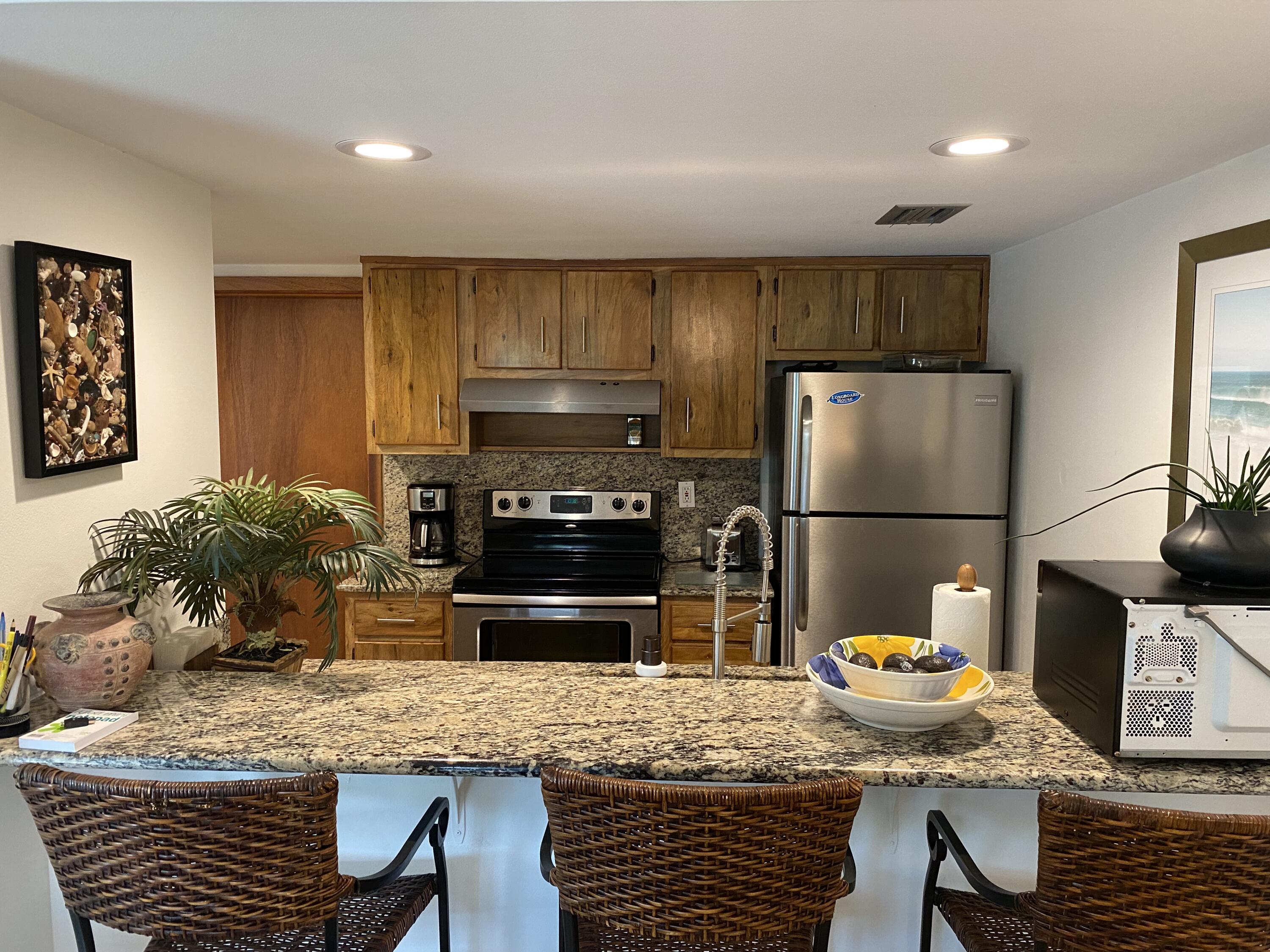 100 E Coral E, 3