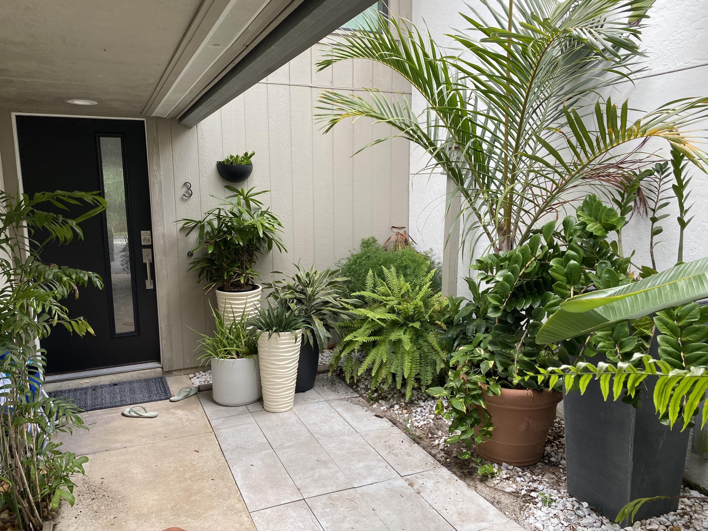 100 E Coral E, 3