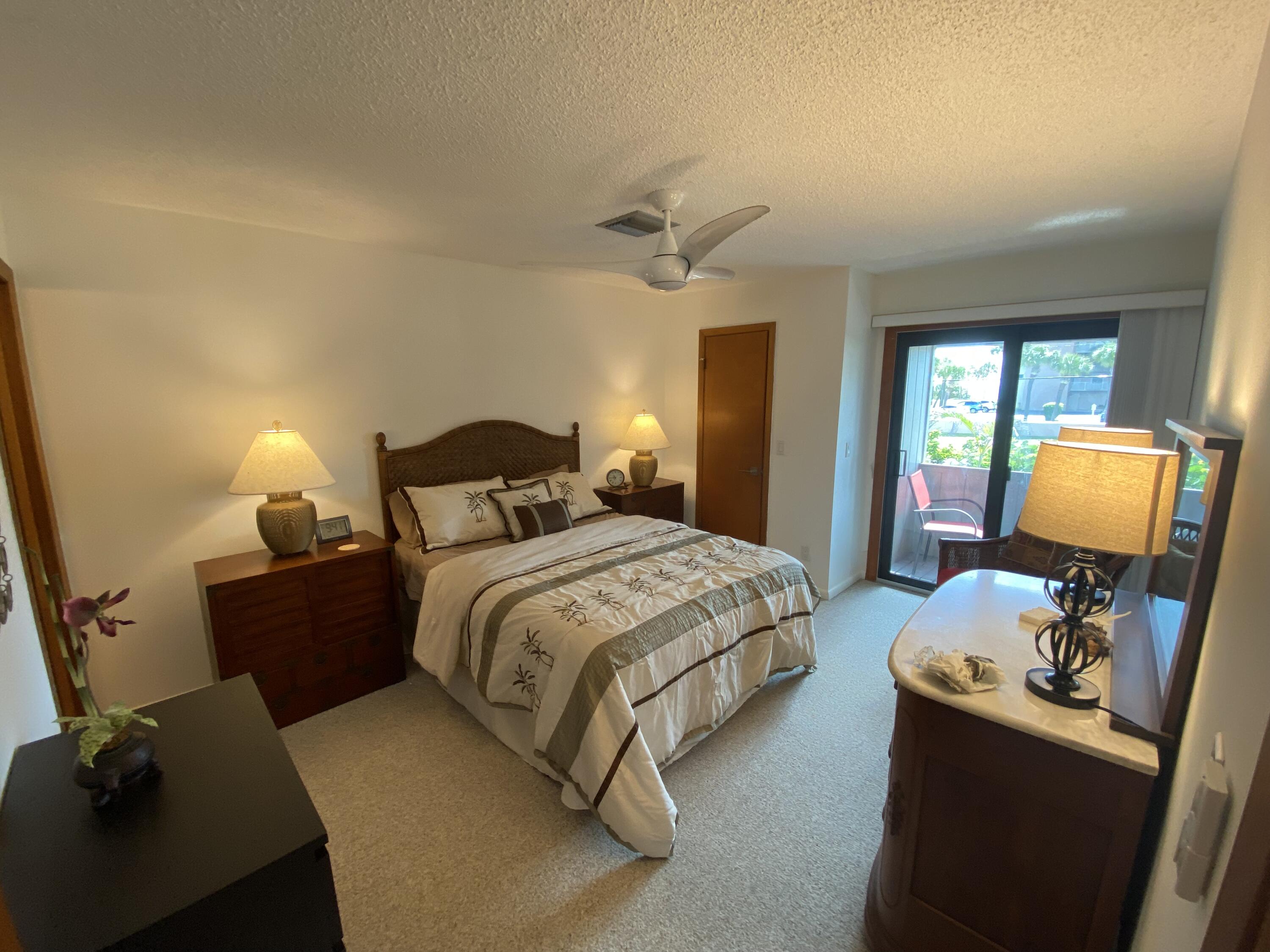100 E Coral E, 3