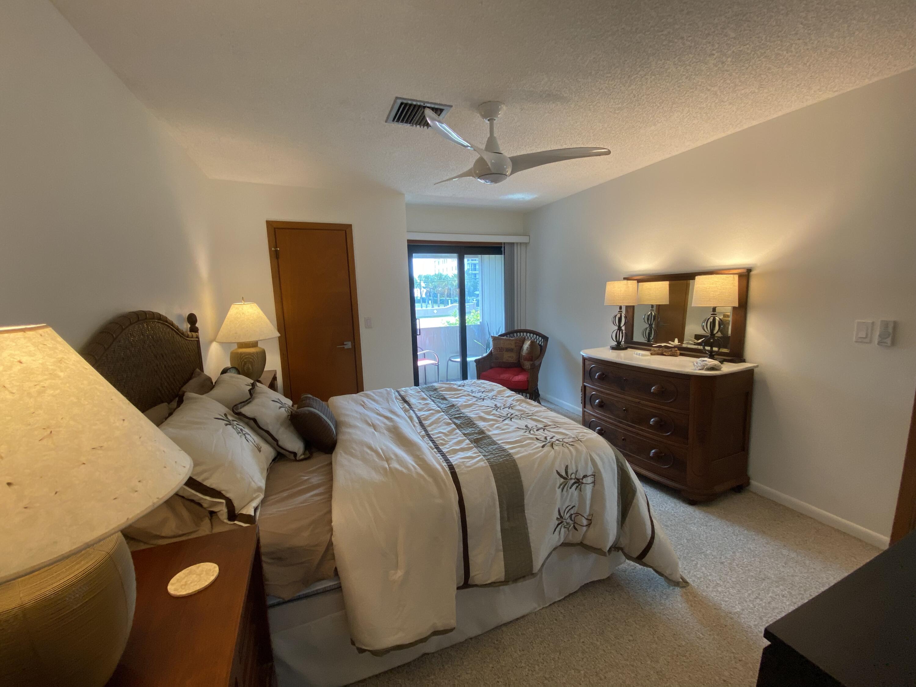100 E Coral E, 3