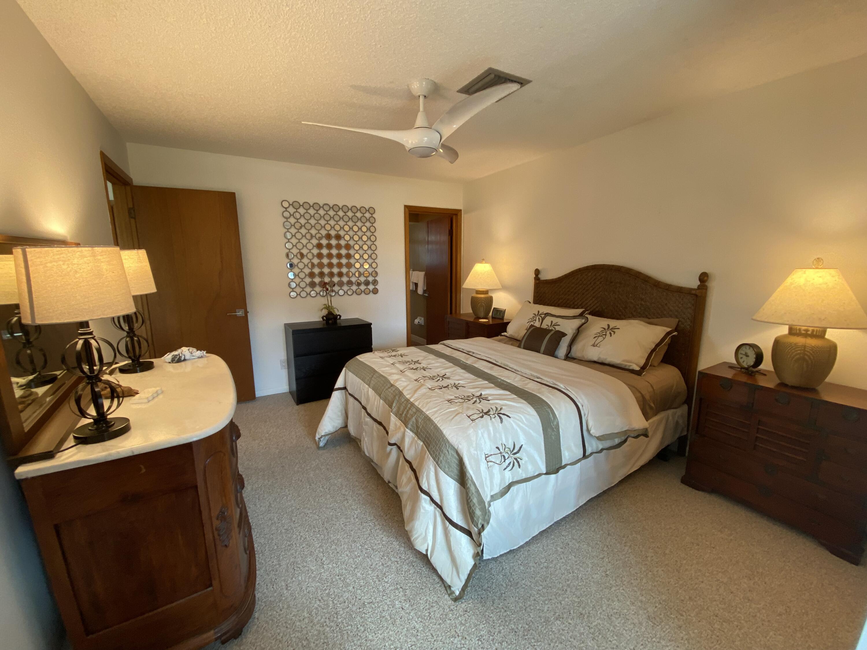 100 E Coral E, 3