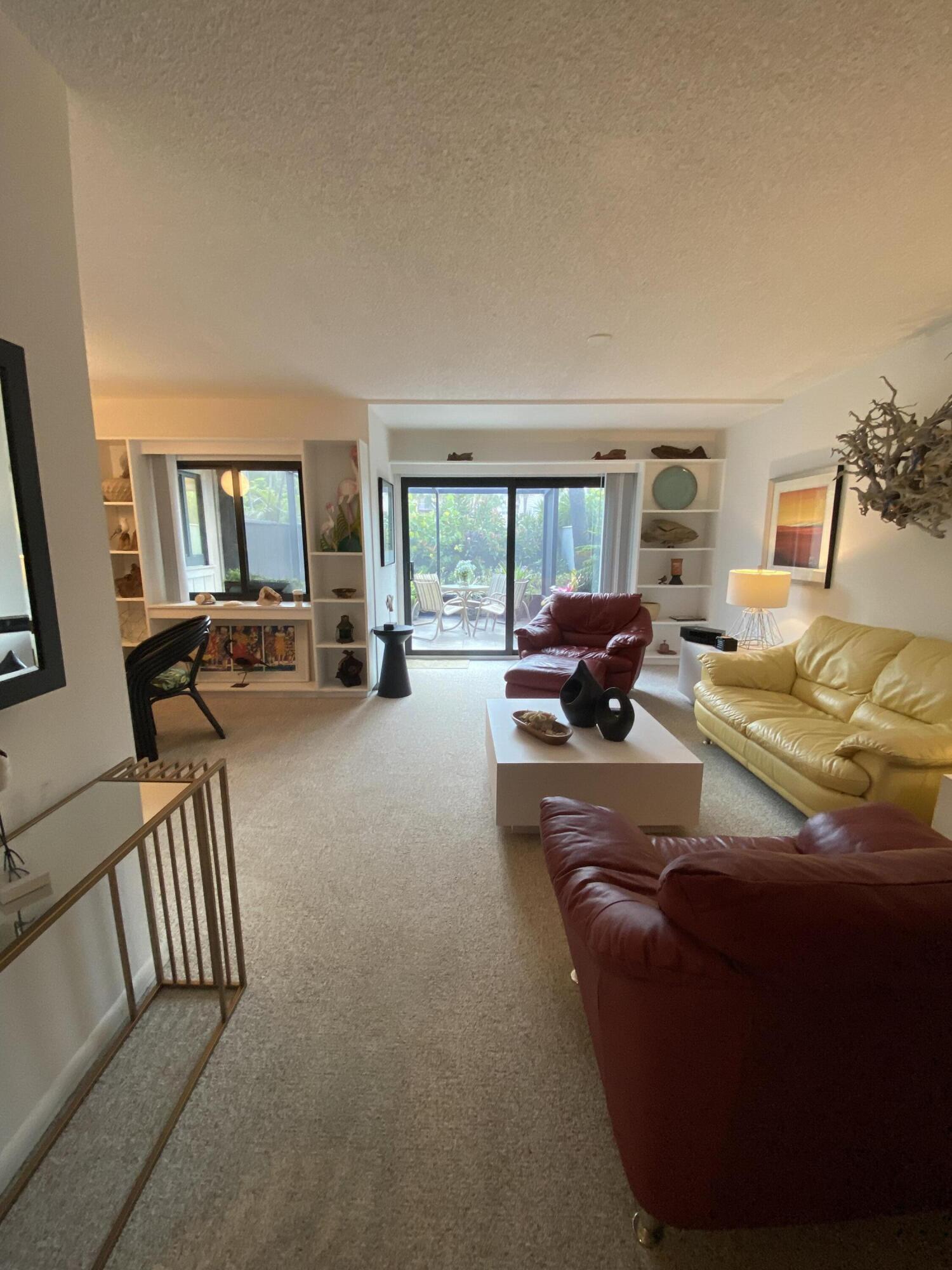 100 E Coral E, 3