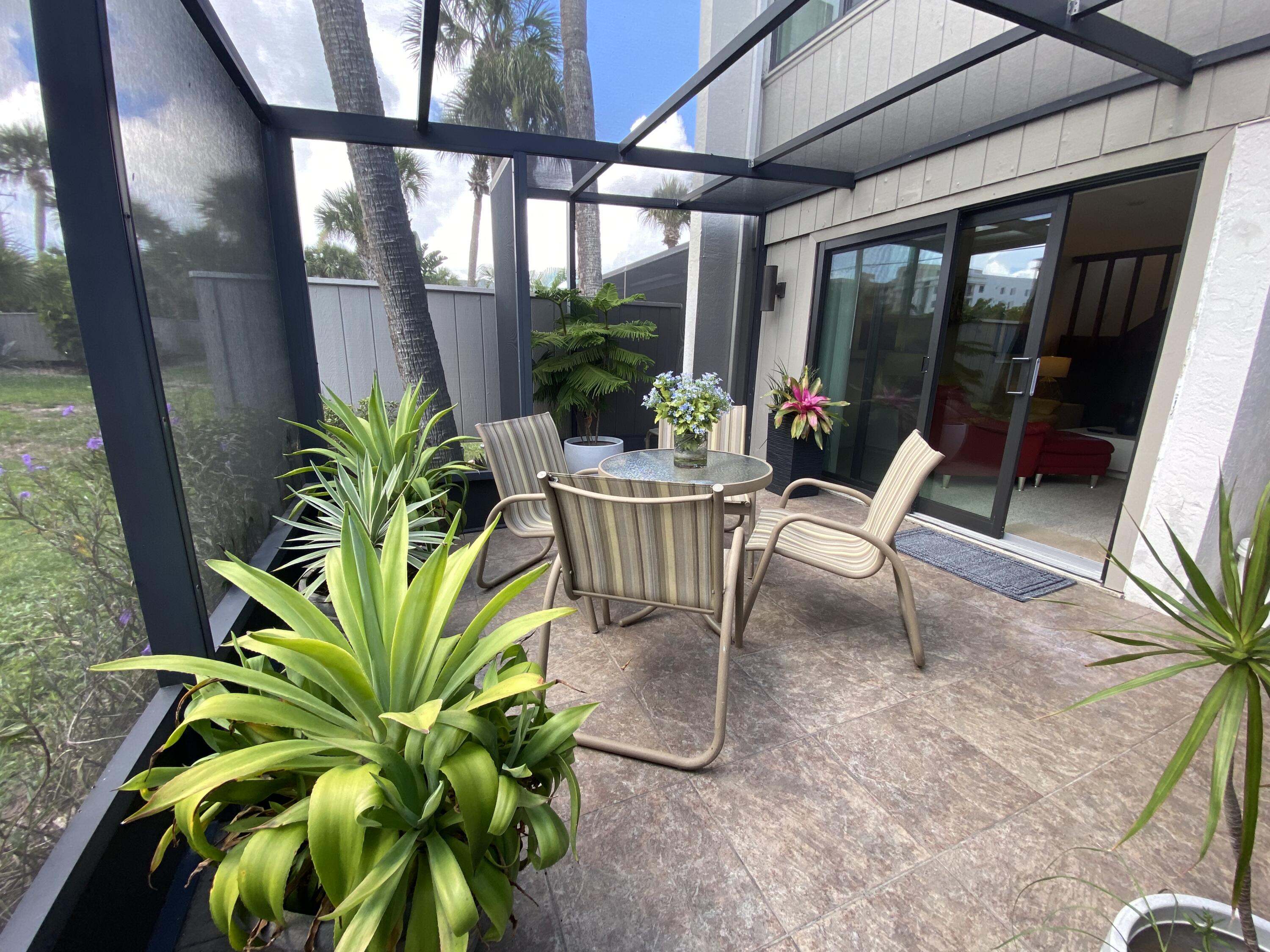 100 E Coral E, 3