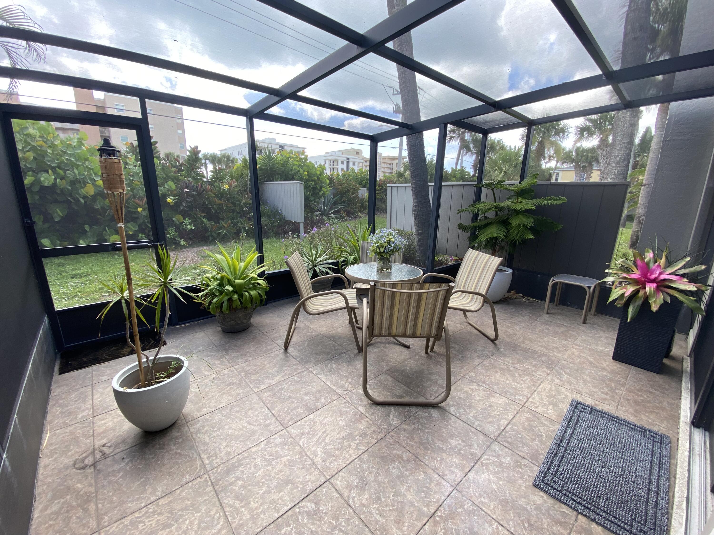 100 E Coral E, 3