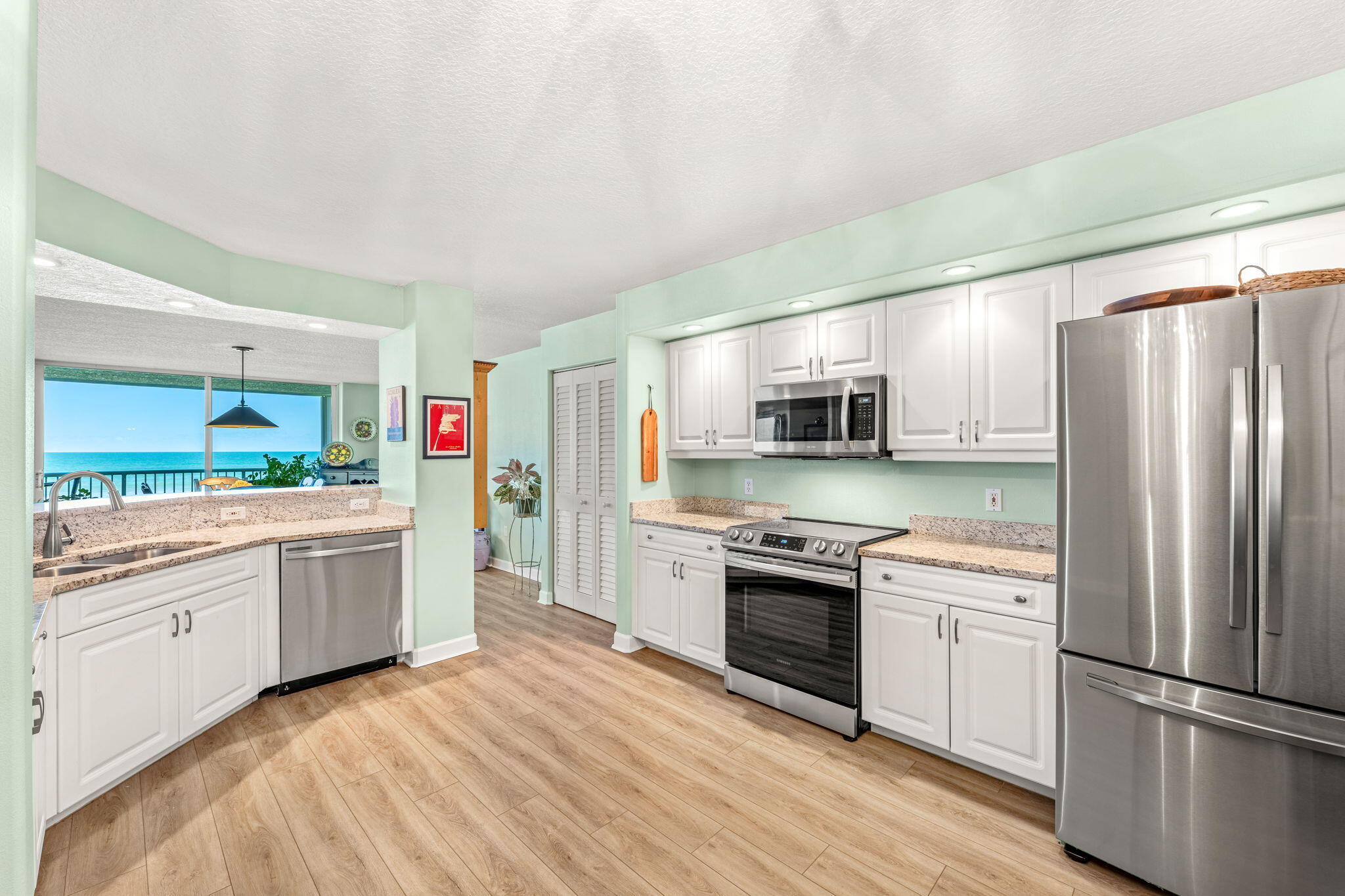 275 Highway A1a, 201