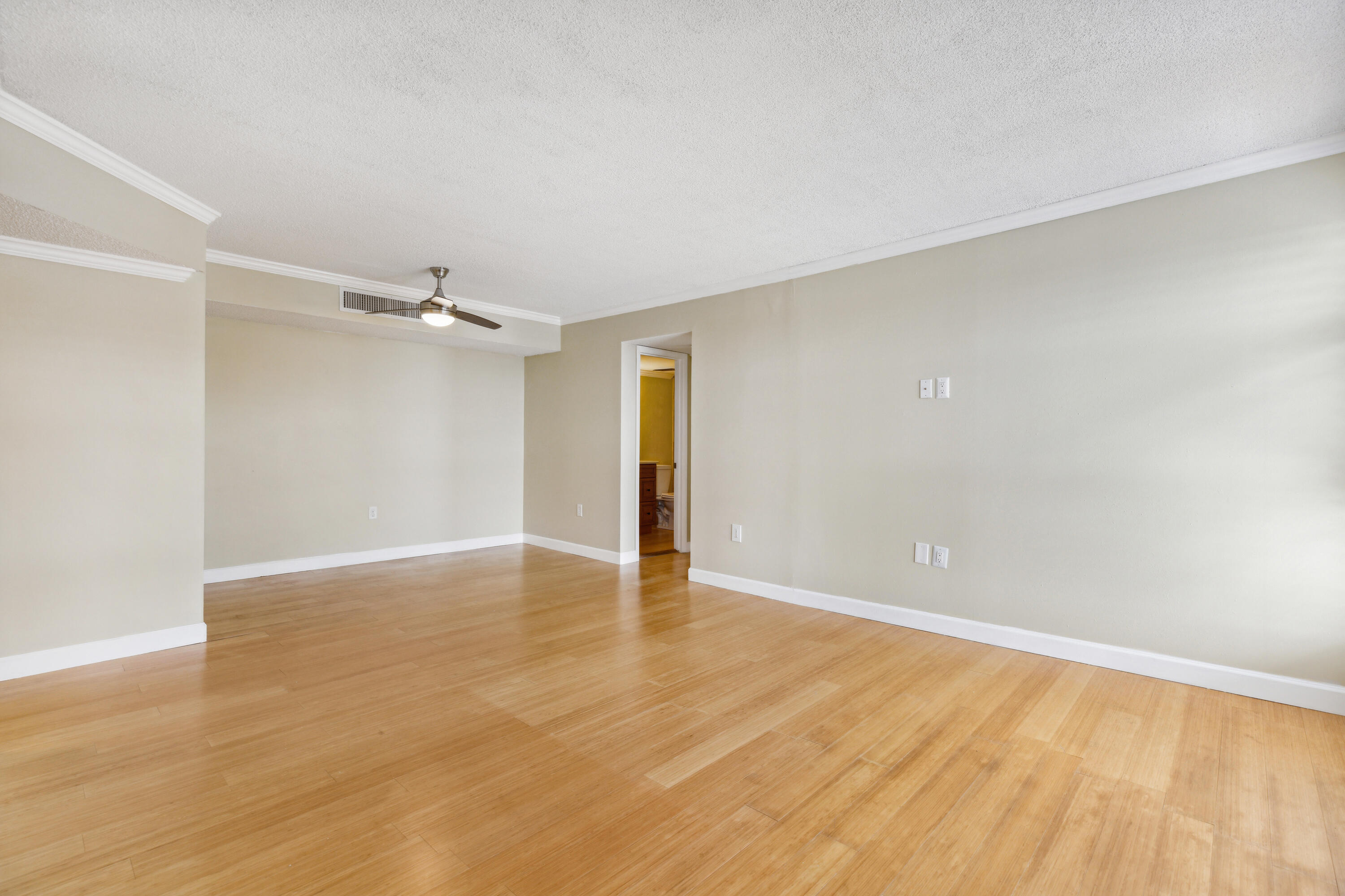 4700 Ocean Beach Boulevard, 406