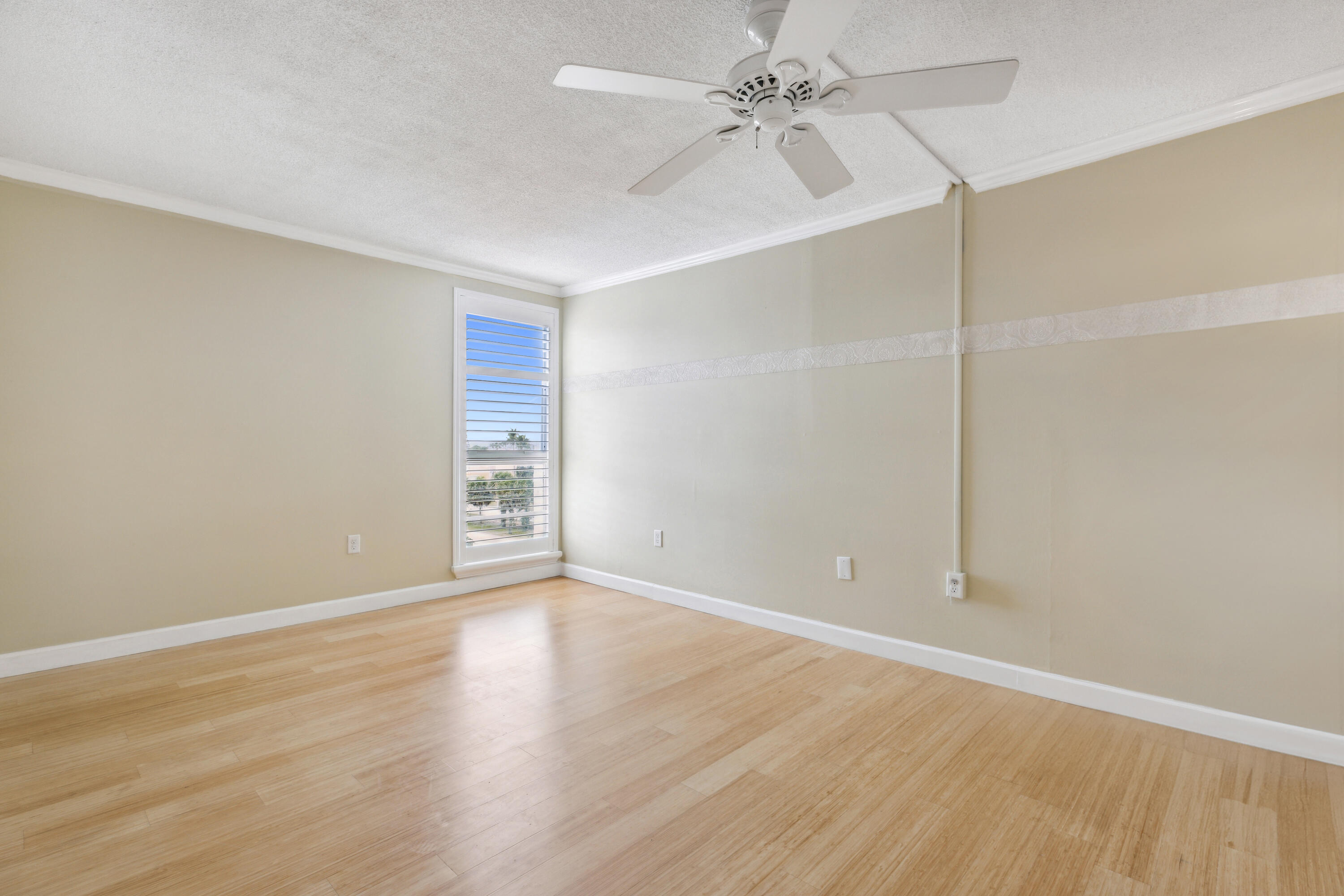 4700 Ocean Beach Boulevard, 406