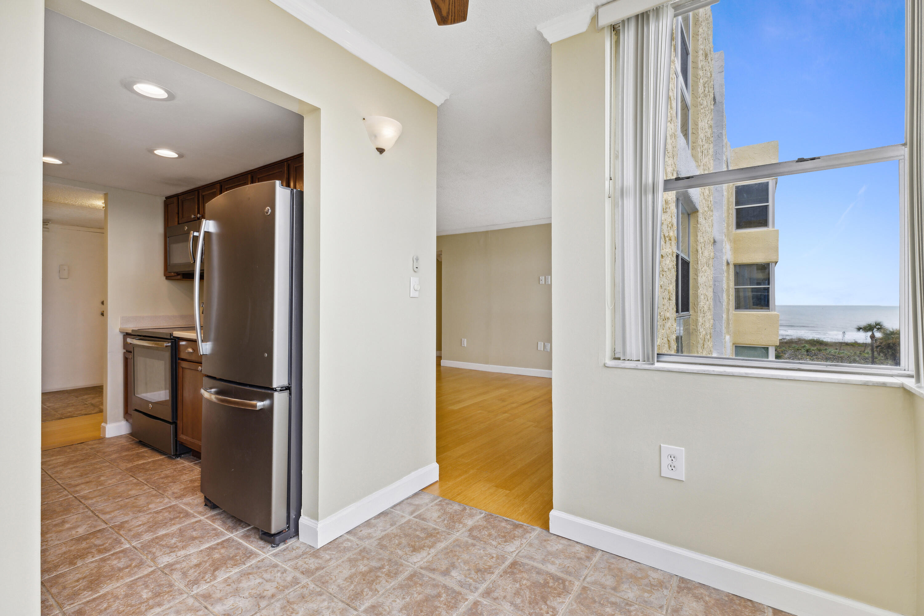 4700 Ocean Beach Boulevard, 406