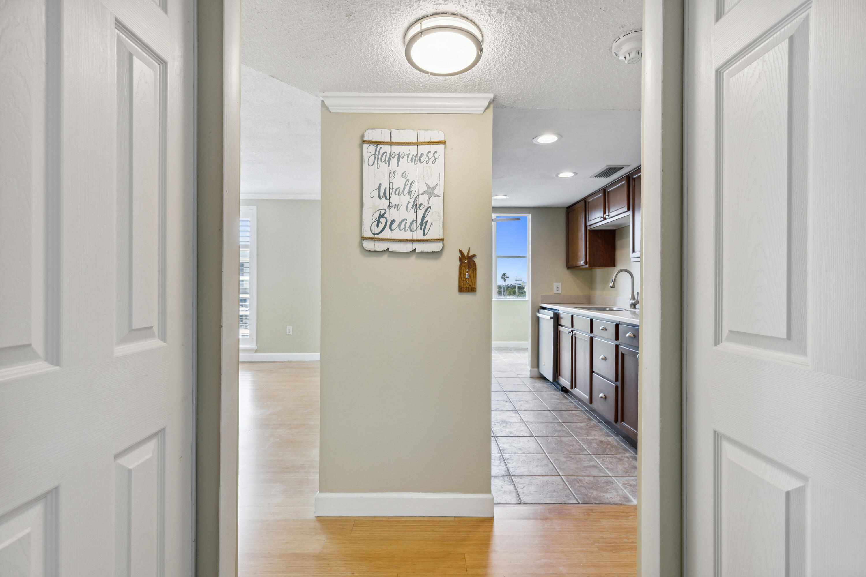 4700 Ocean Beach Boulevard, 406
