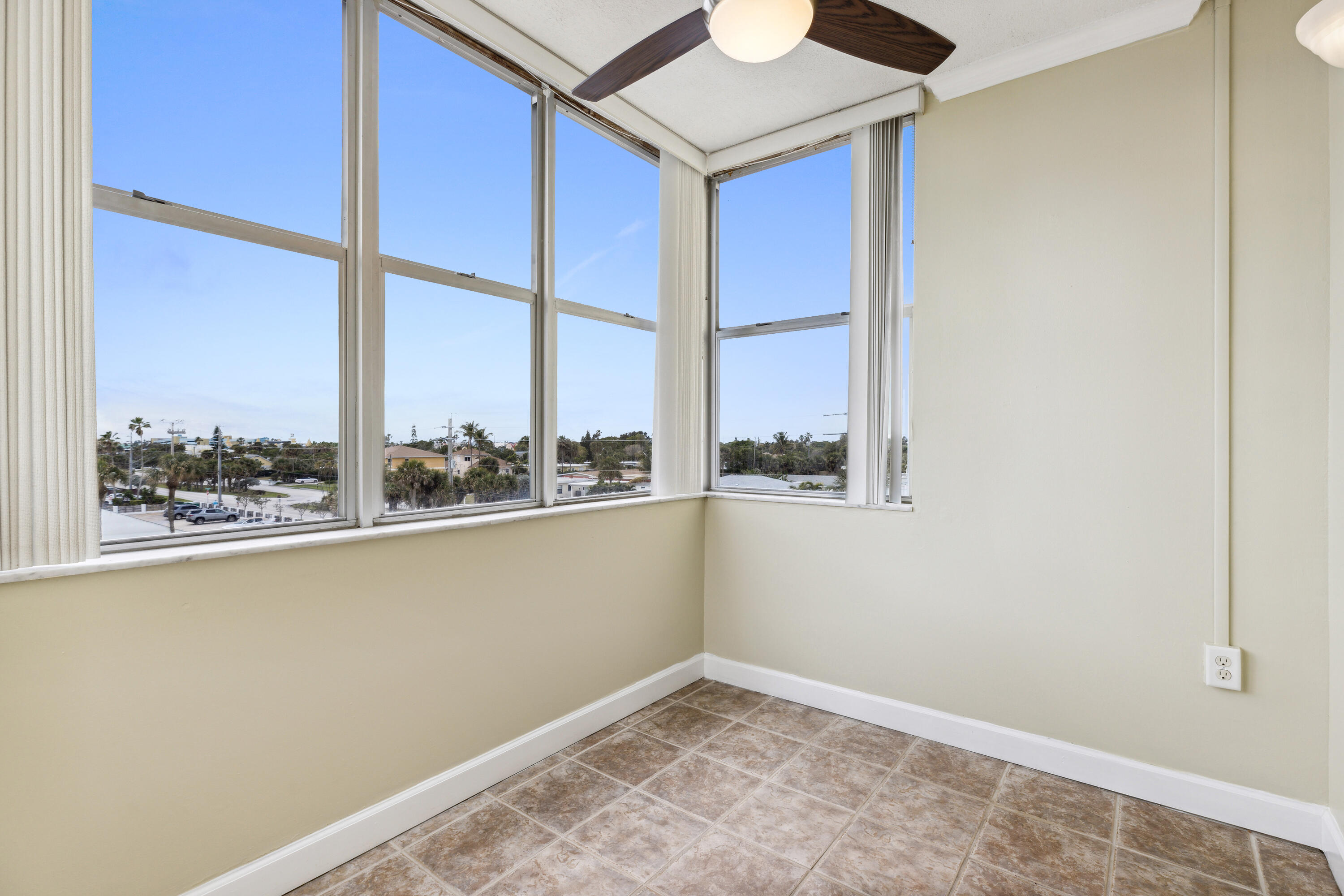 4700 Ocean Beach Boulevard, 406